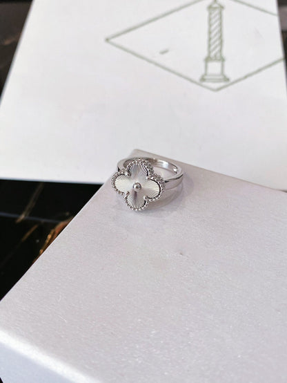 ˇGilded EraˇCLOVER SILVER RING