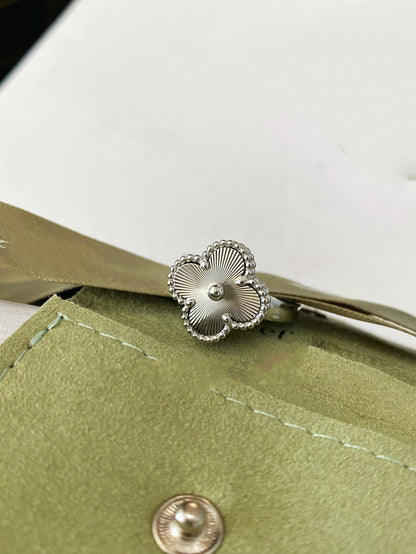 ˇGilded EraˇCLOVER SILVER RING