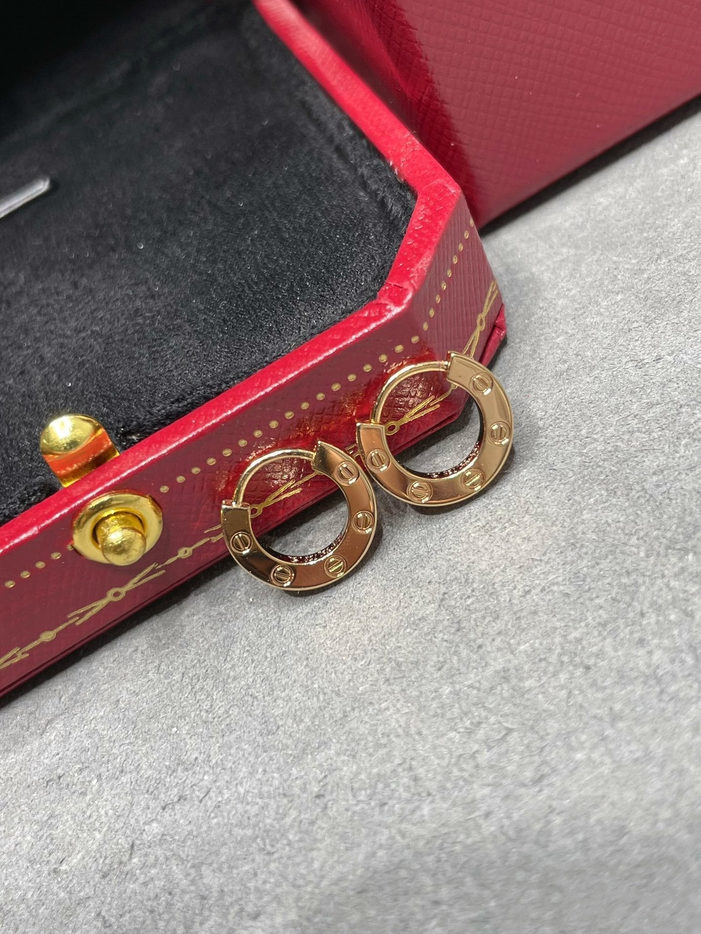 ˇGilded EraˇLOVE MINI EARRINGS