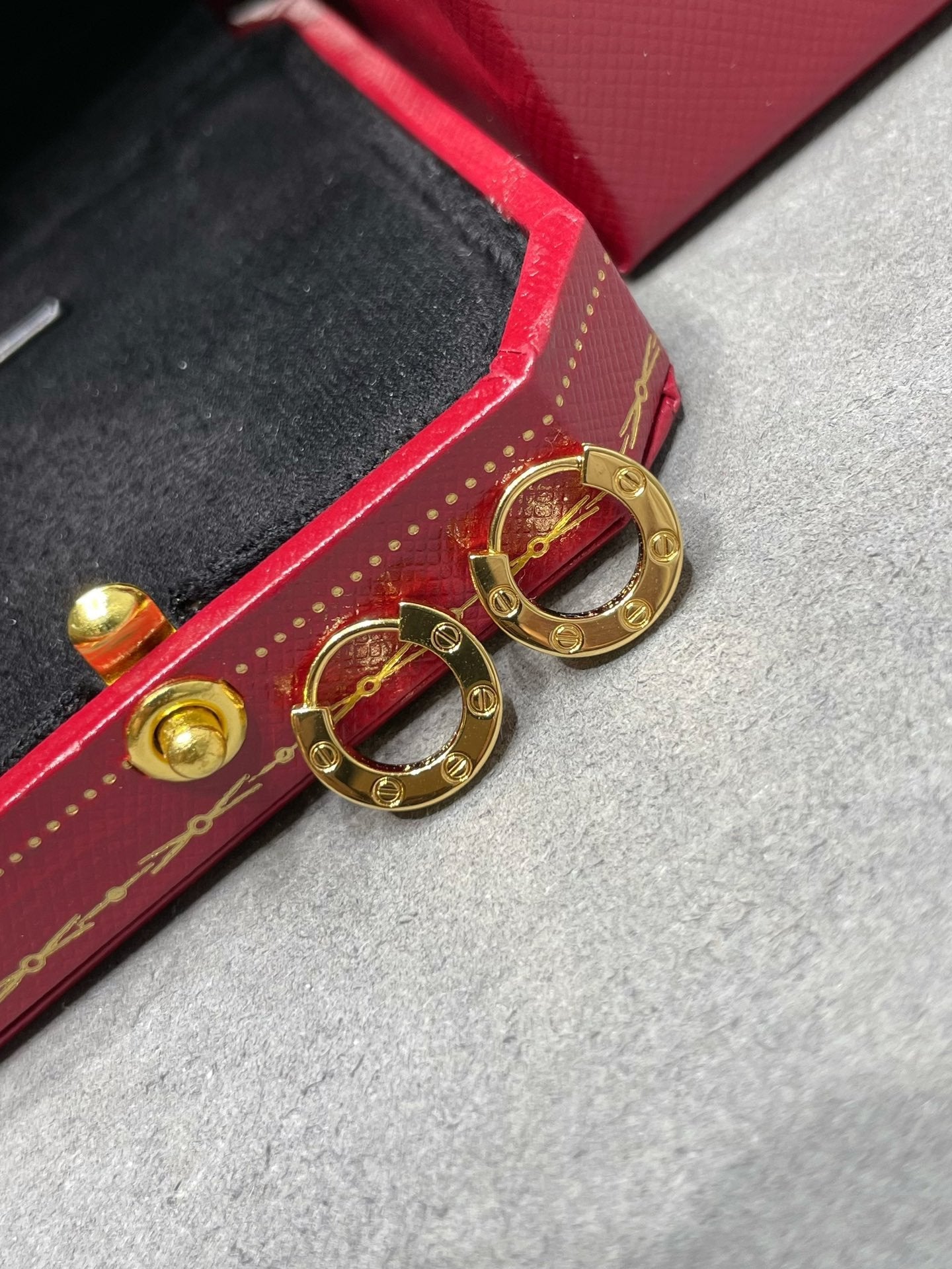 ˇGilded EraˇLOVE MINI EARRINGS