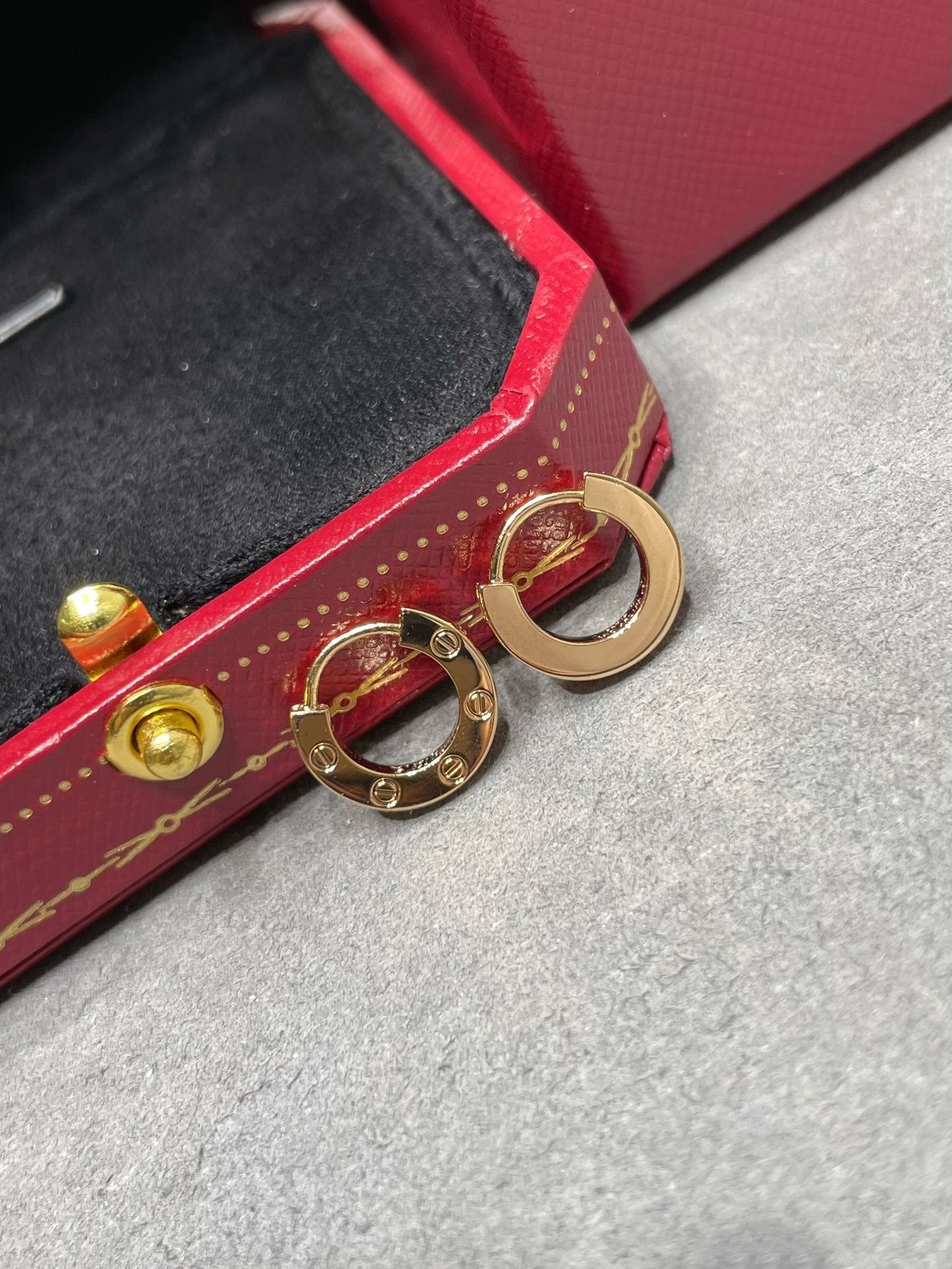 ˇGilded EraˇLOVE MINI EARRINGS