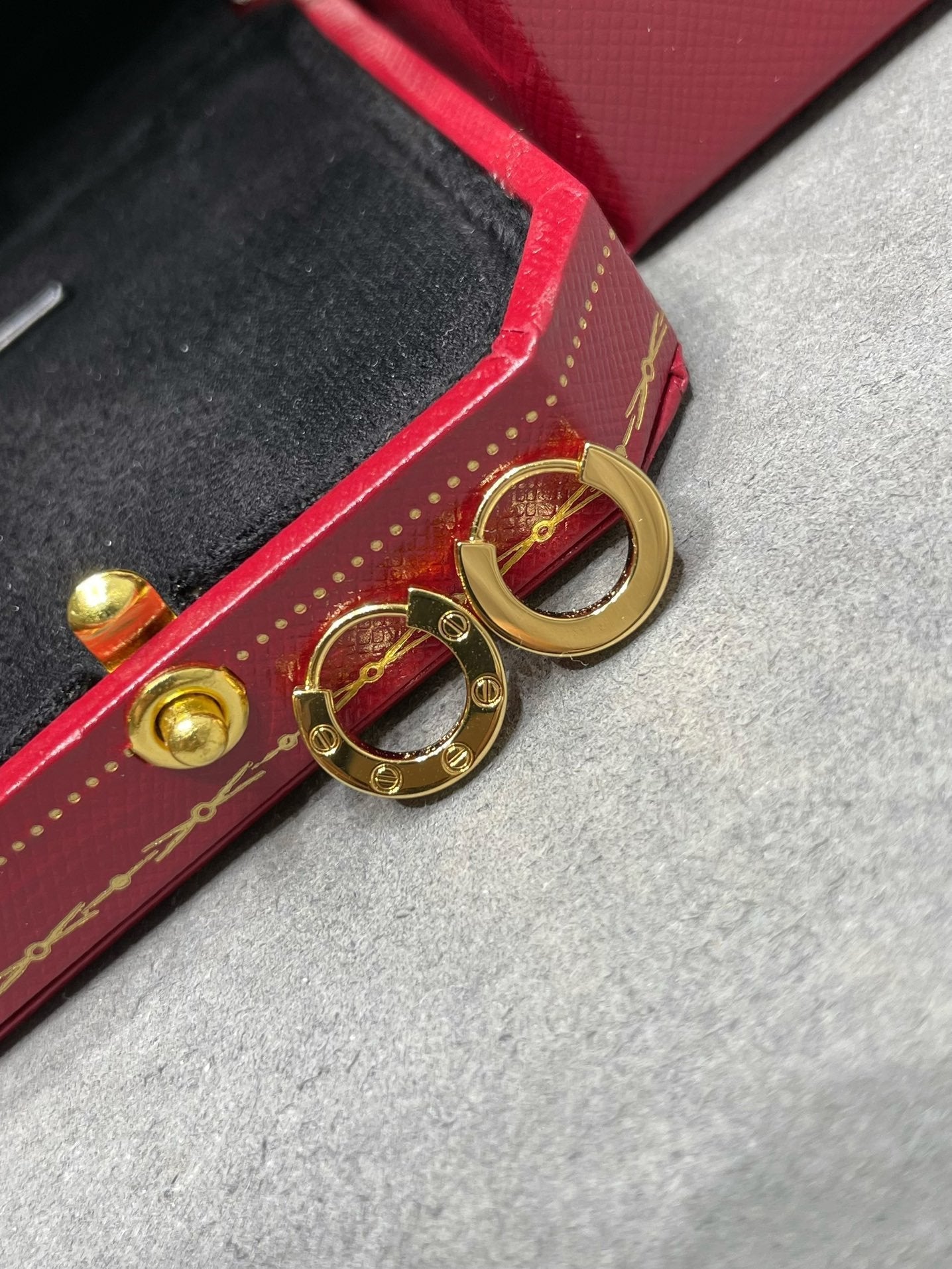 ˇGilded EraˇLOVE MINI EARRINGS