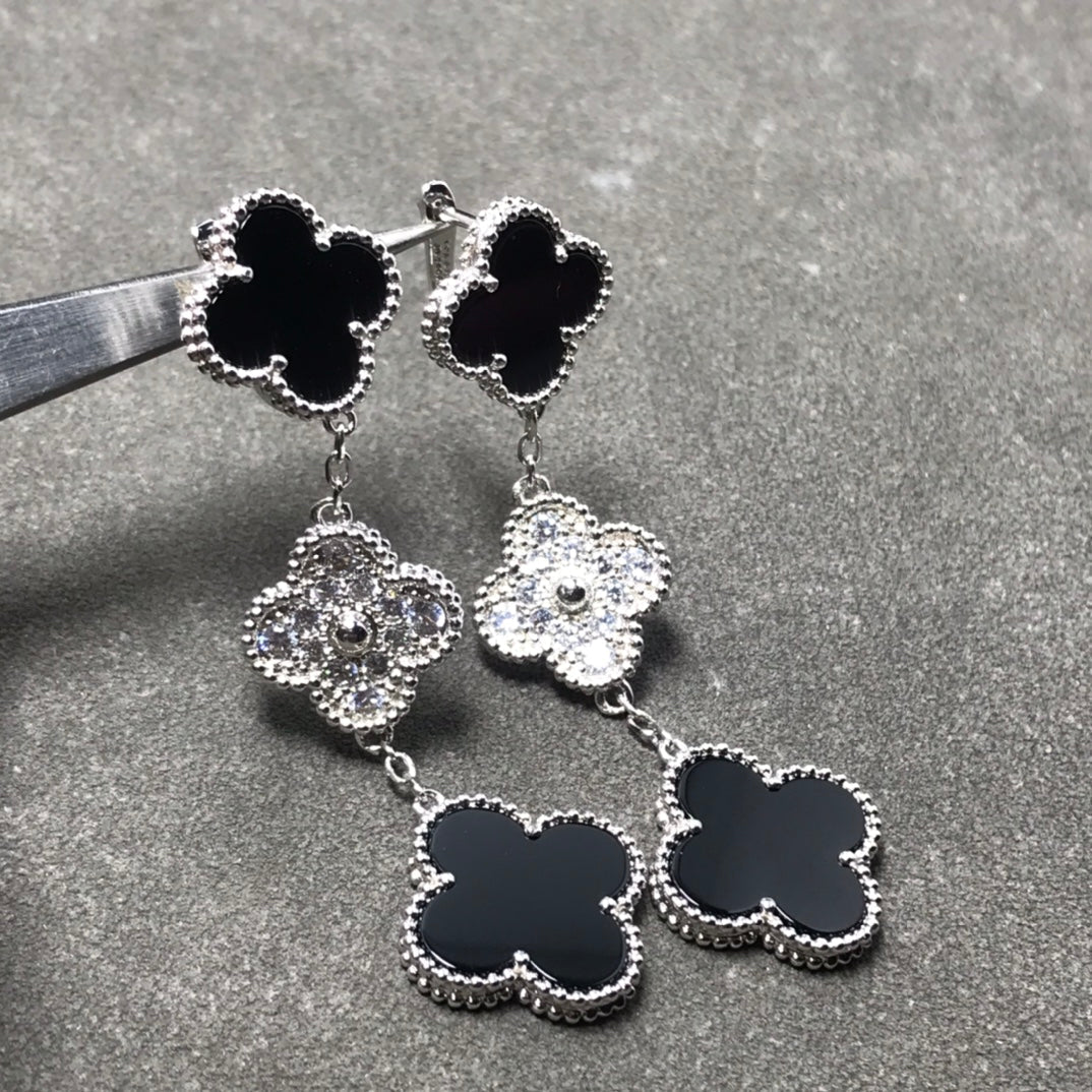 ˇGilded EraˇCLOVER 3 MOTIF DIAMOND ONYX SILVER EARRINGS