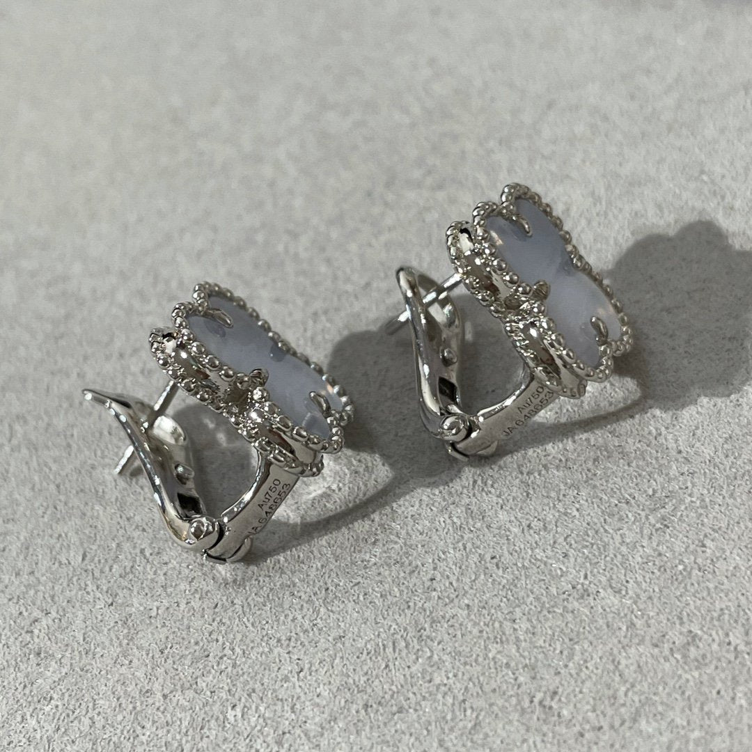 ˇGilded EraˇCLOVER CHALCEDONY SILVER STUD EARRINGS