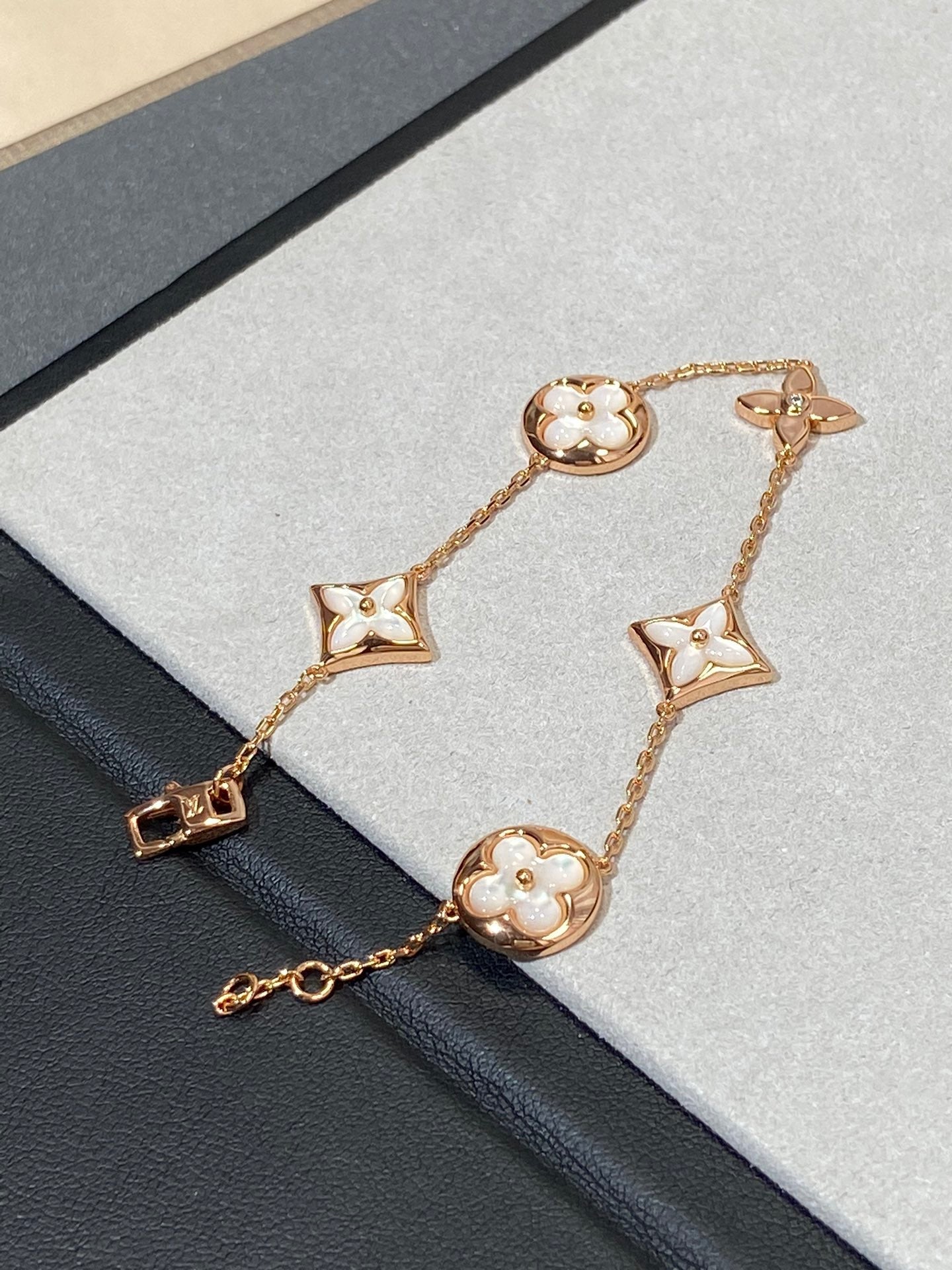 ˇGilded EraˇSTAR AND SUN 5 MOTIF MOP PINK GOLD BRACELET