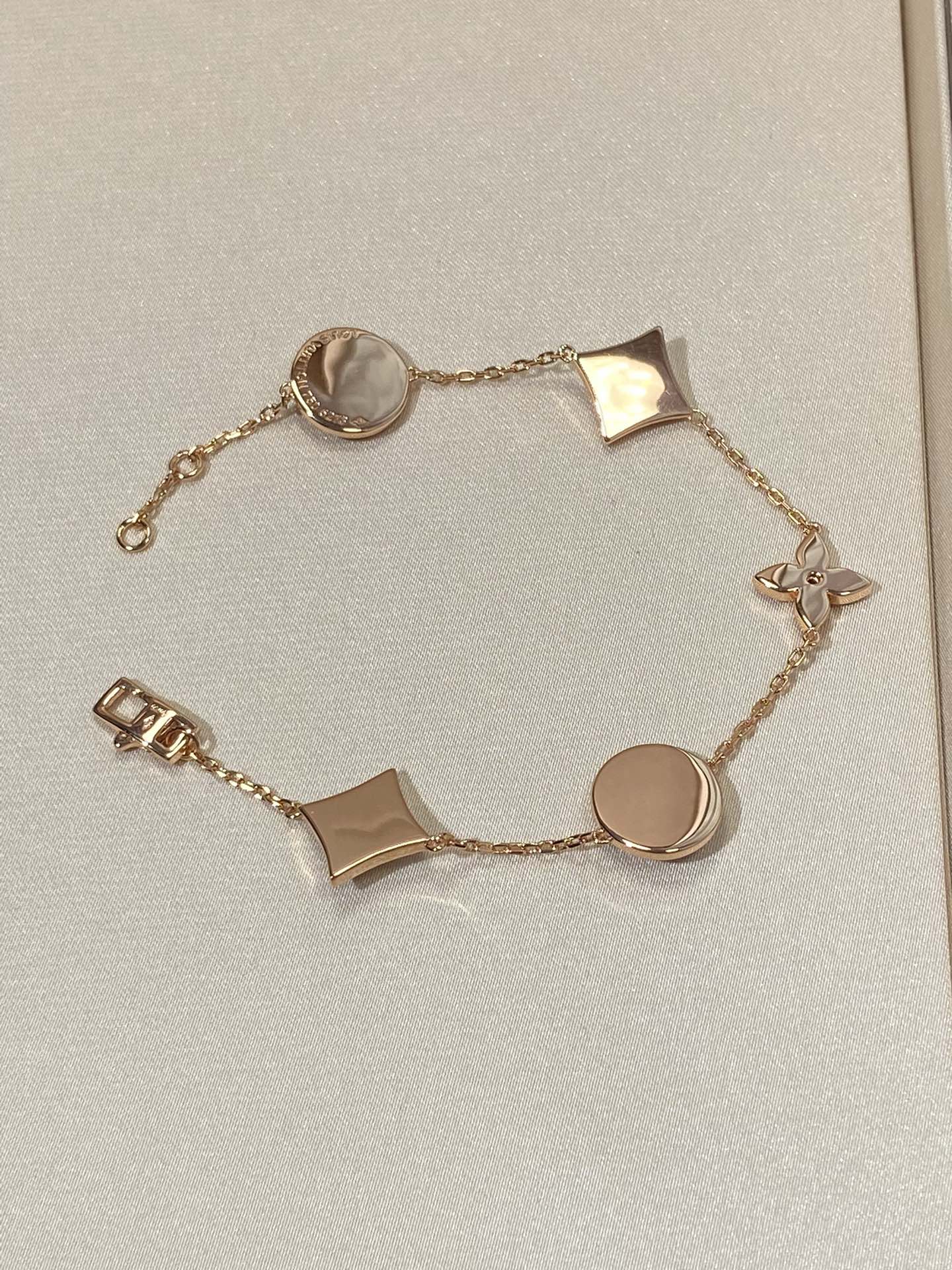 ˇGilded EraˇSTAR AND SUN 5 MOTIF MOP PINK GOLD BRACELET