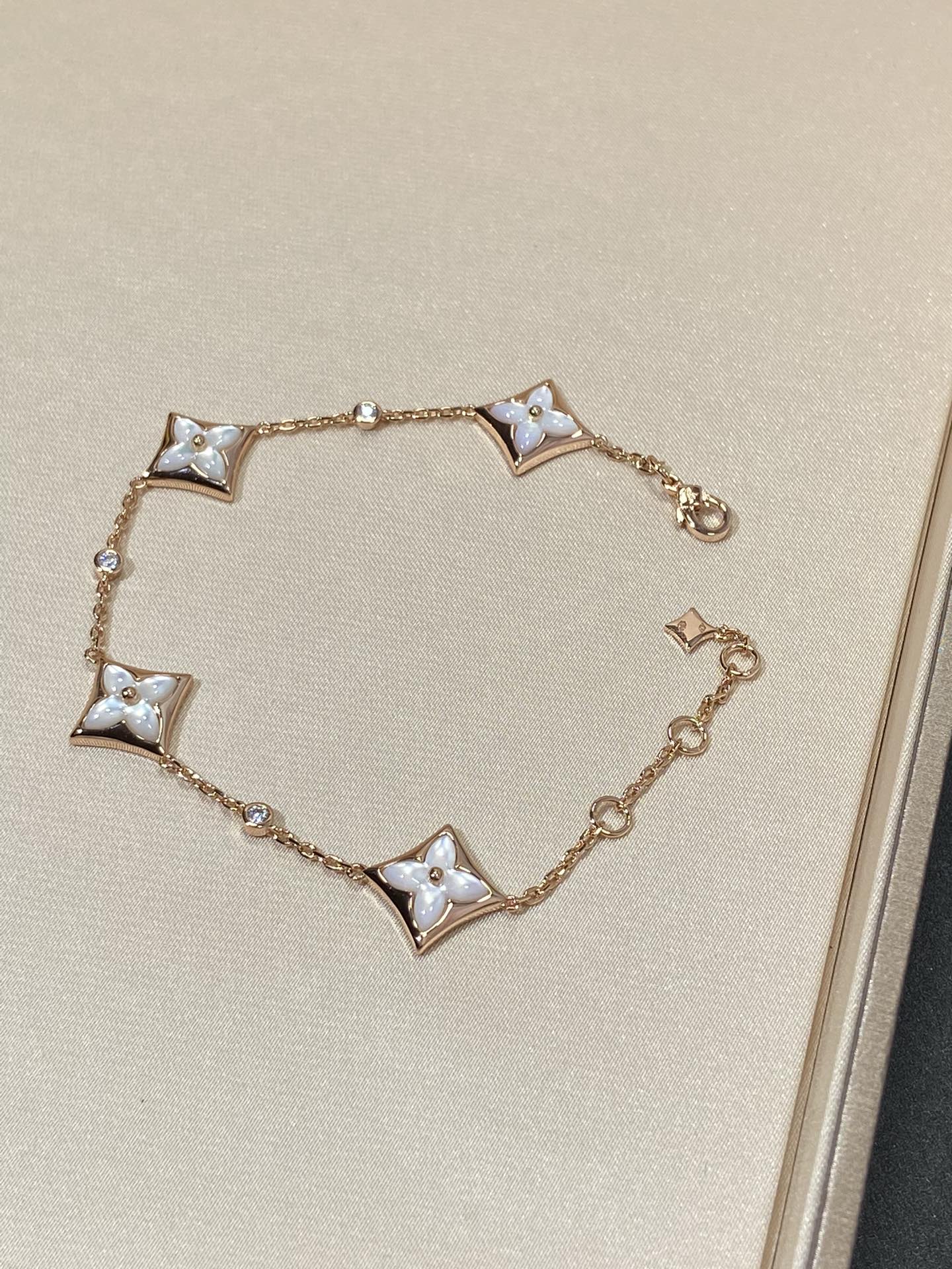 ˇGilded EraˇSTAR 4 MOTIF MOP DIAMOND PINK GOLD BRACELET