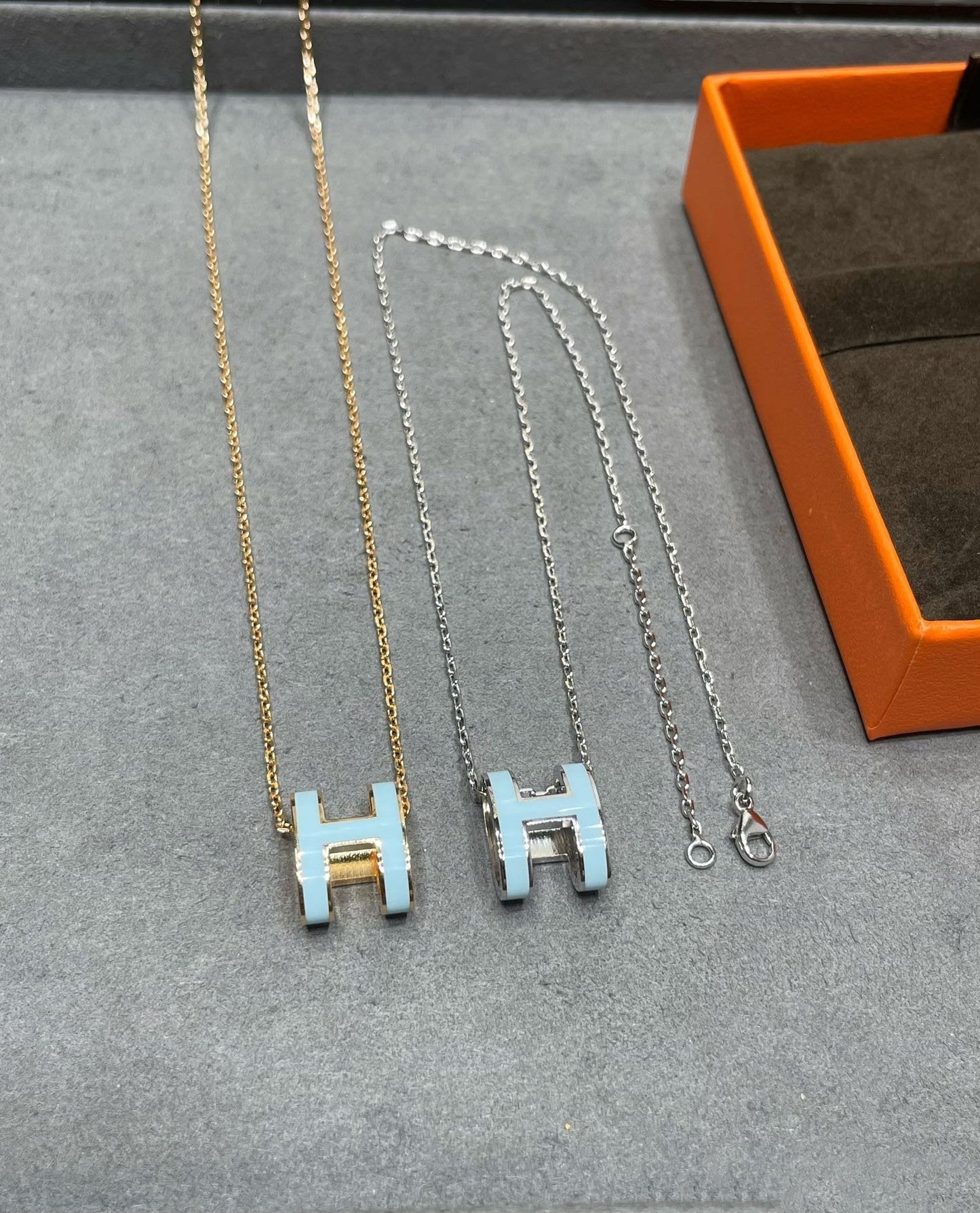 ˇGilded EraˇPOP H SKY BLUE NECKLACE
