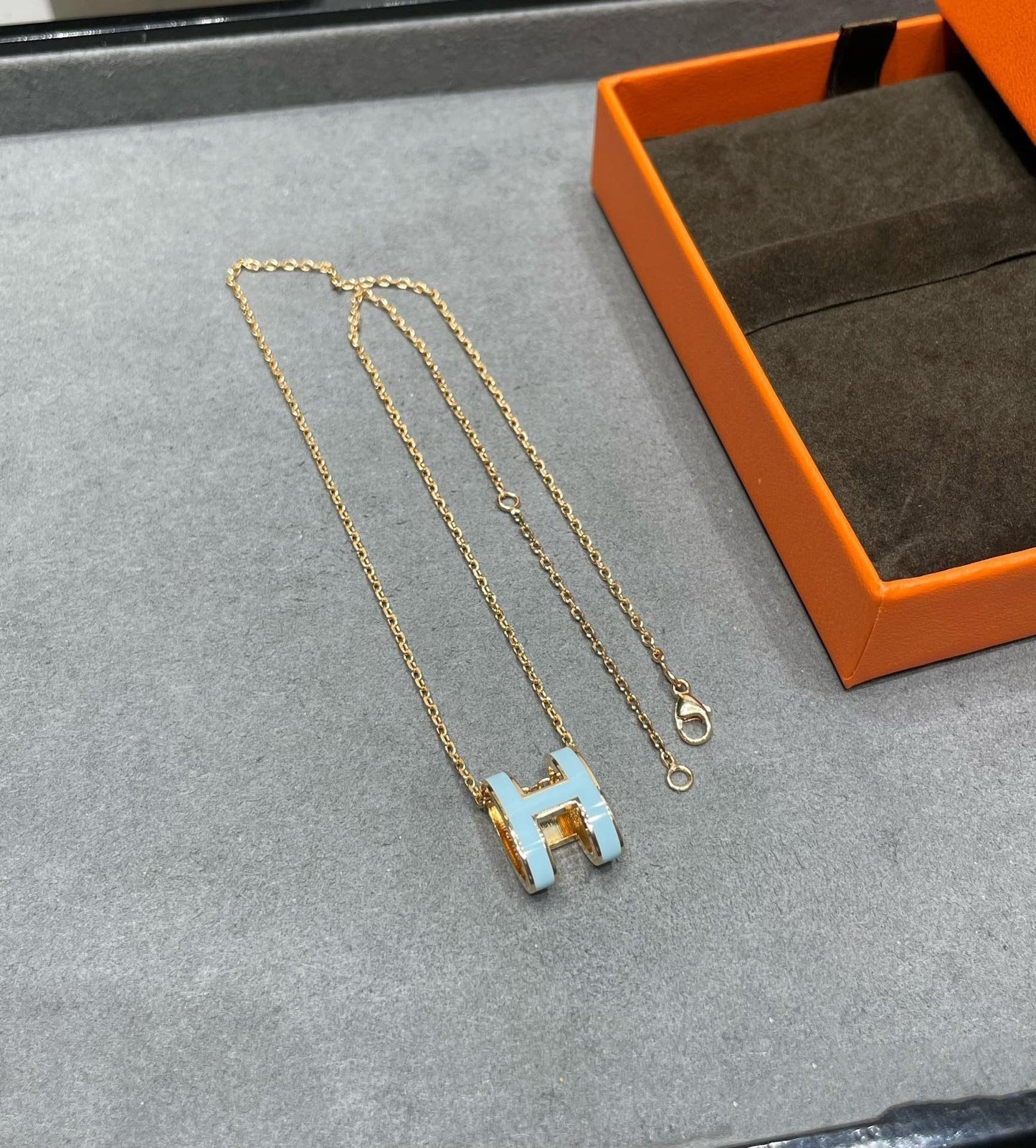 ˇGilded EraˇPOP H SKY BLUE NECKLACE