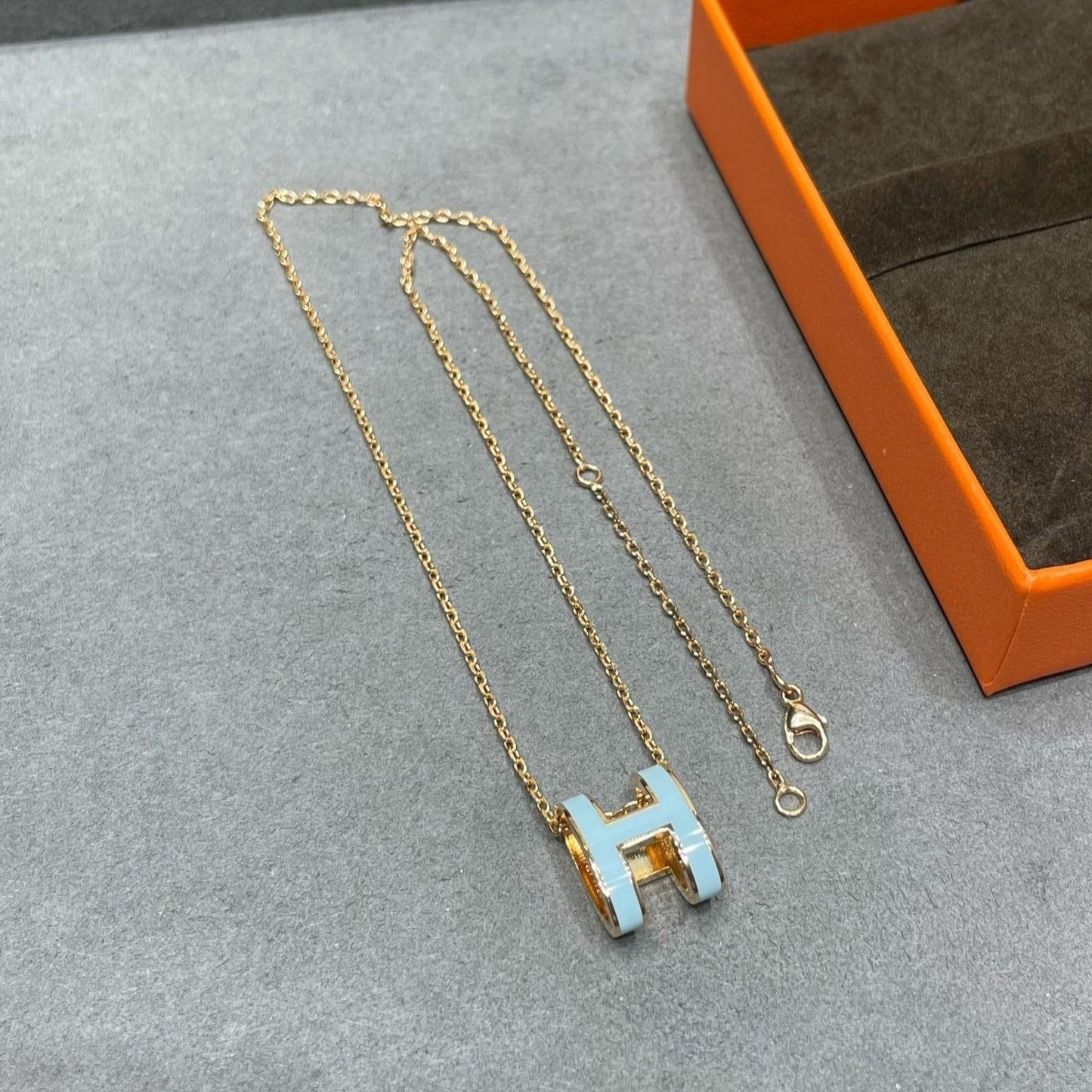 ˇGilded EraˇPOP H SKY BLUE NECKLACE