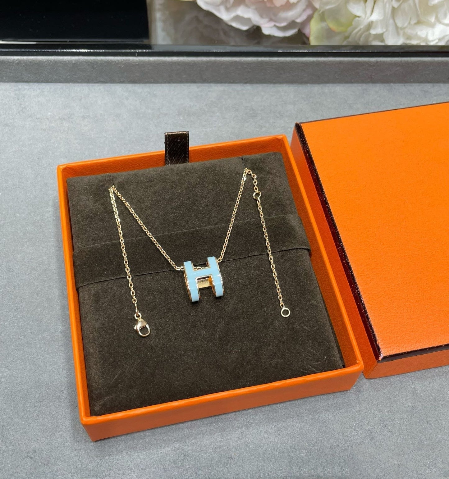 ˇGilded EraˇPOP H SKY BLUE NECKLACE
