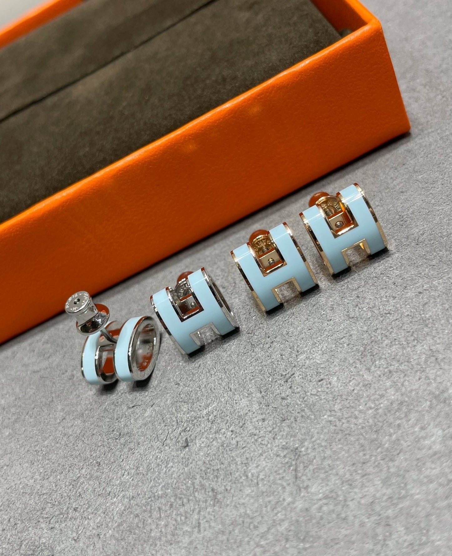 ˇGilded EraˇPOP H SKY BLUE STUD EARRINGS