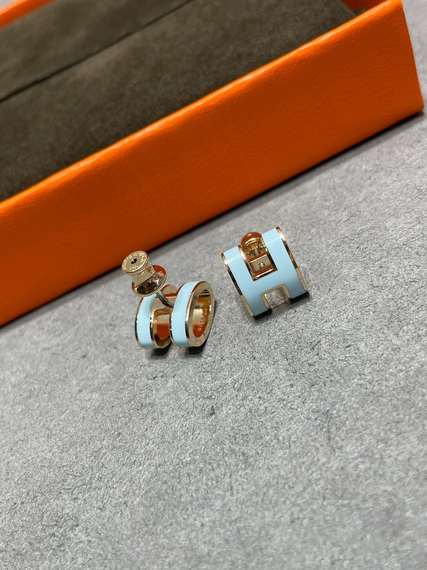 ˇGilded EraˇPOP H SKY BLUE STUD EARRINGS