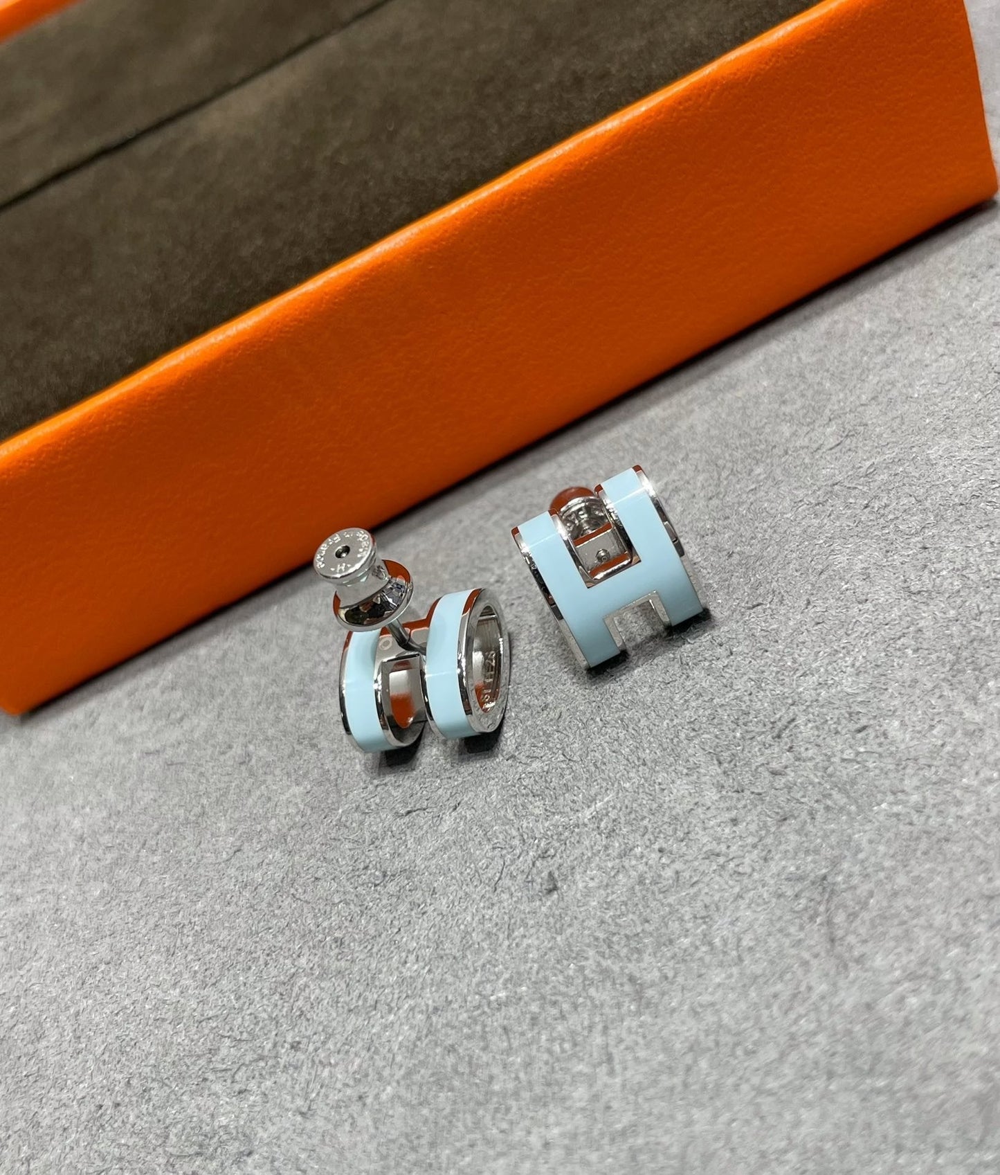 ˇGilded EraˇPOP H SKY BLUE STUD EARRINGS