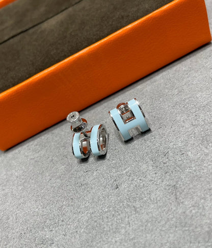 ˇGilded EraˇPOP H SKY BLUE STUD EARRINGS