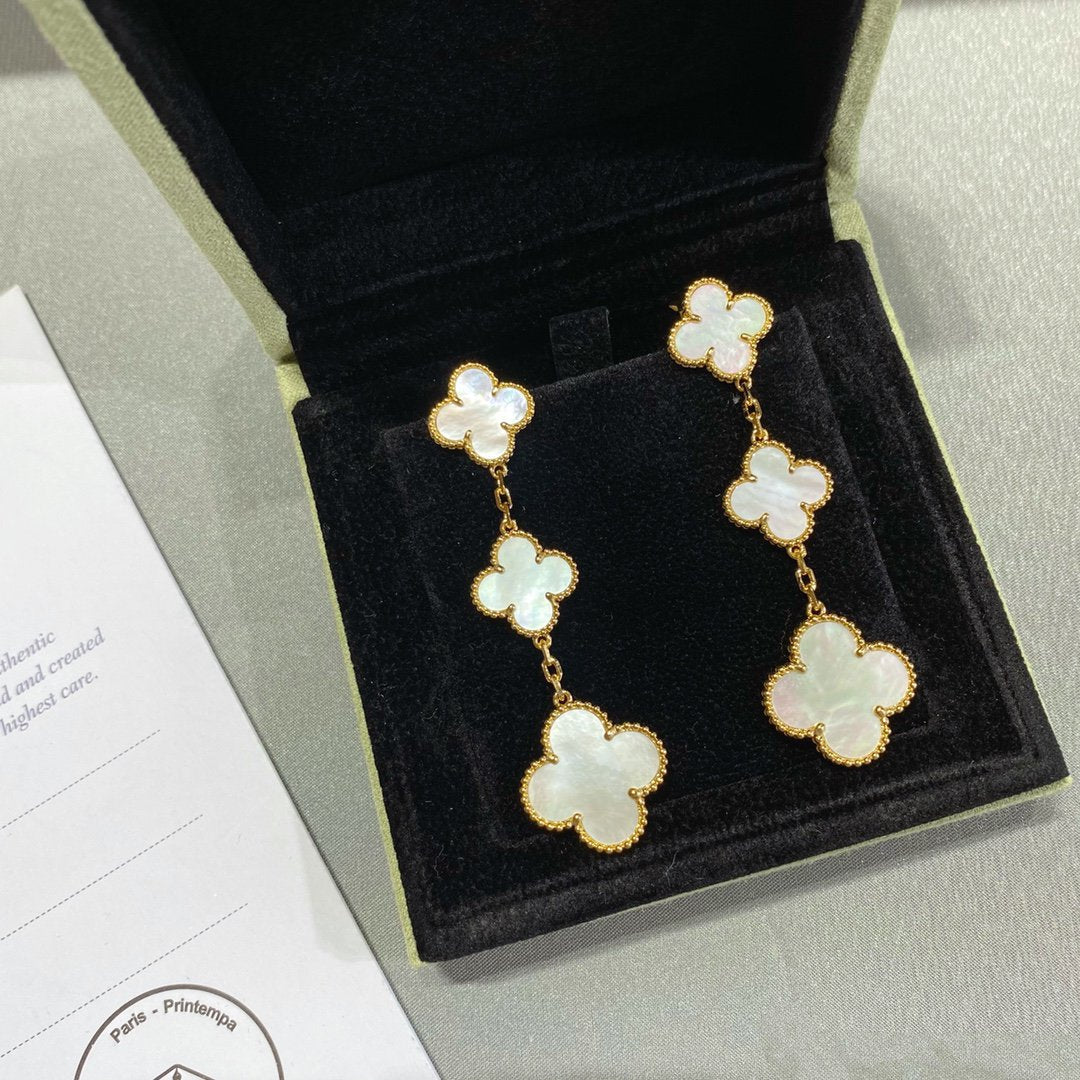 ˇGilded EraˇCLOVER MOP 3 MOTIFS GOLD EARRINGS