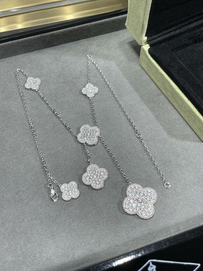 ˇGilded EraˇCLOVER 6 MOTIF DIAMOND PAVED NECKLACE