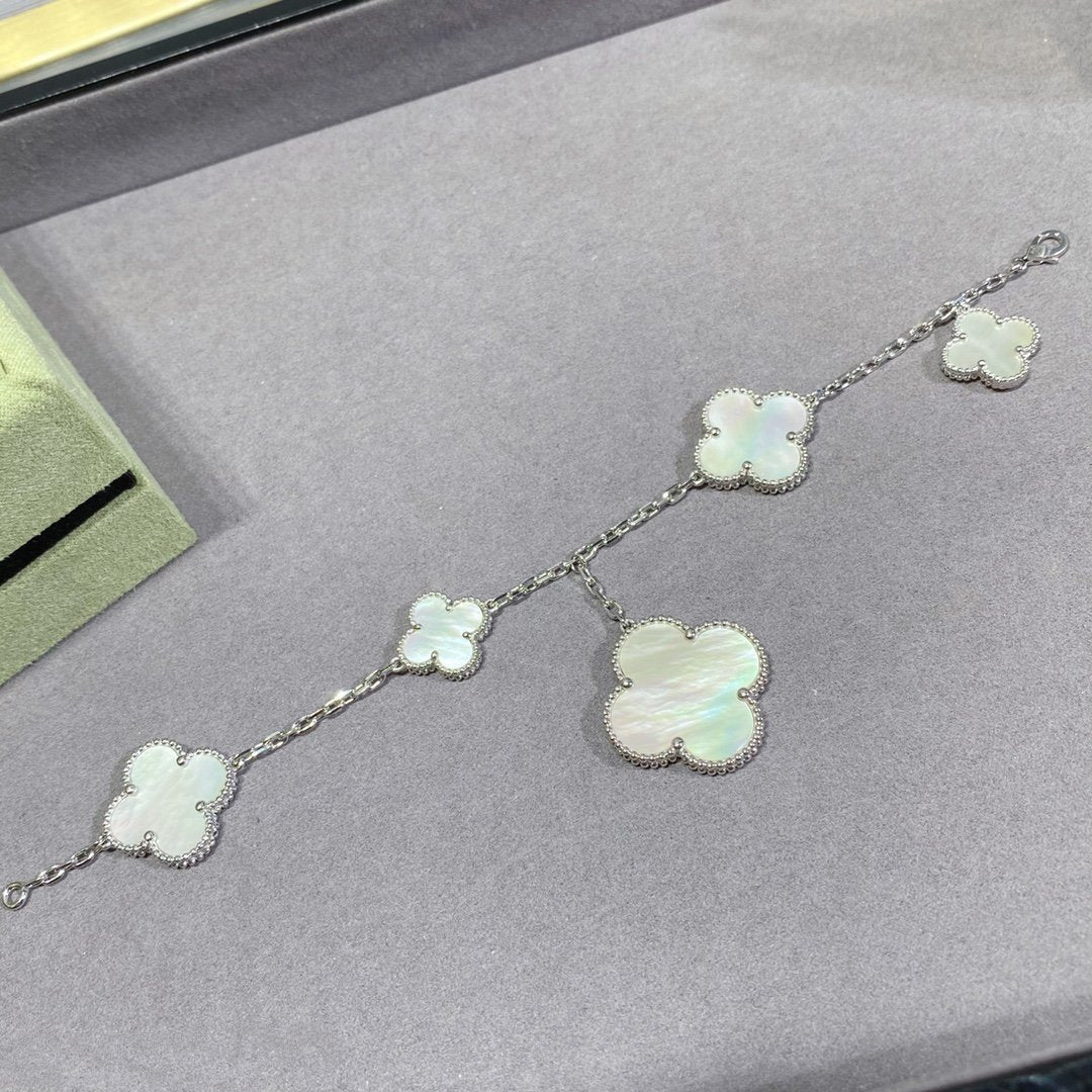 ˇGilded EraˇCLOVER 5 MOTIF WHITE MOP SILVER BRACELET