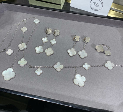 ˇGilded EraˇCLOVER 5 MOTIF WHITE MOP SILVER BRACELET