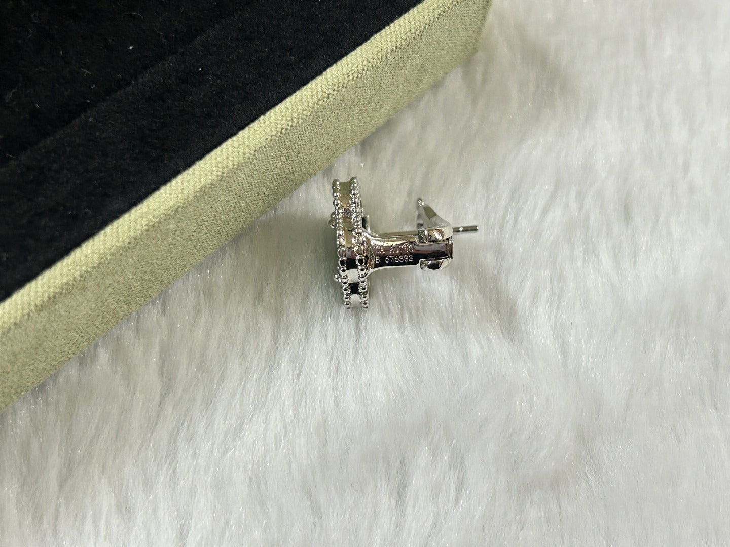 ˇGilded EraˇCLOVER PIETERSITE MEDIUM STUD EARRINGS