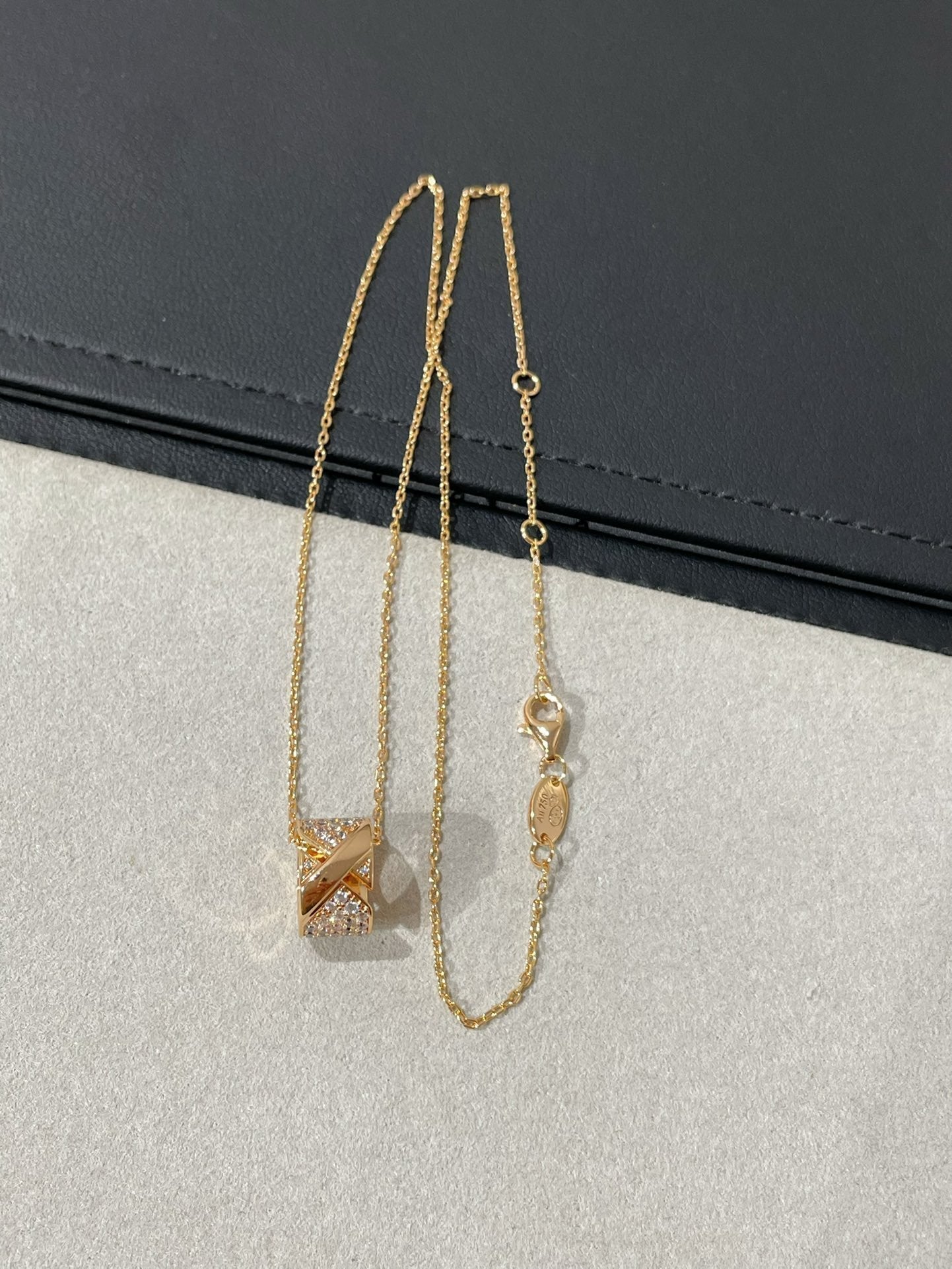 ˇGilded EraˇLIENS EVIDENCE DIAMOND PAVED NECKLACE