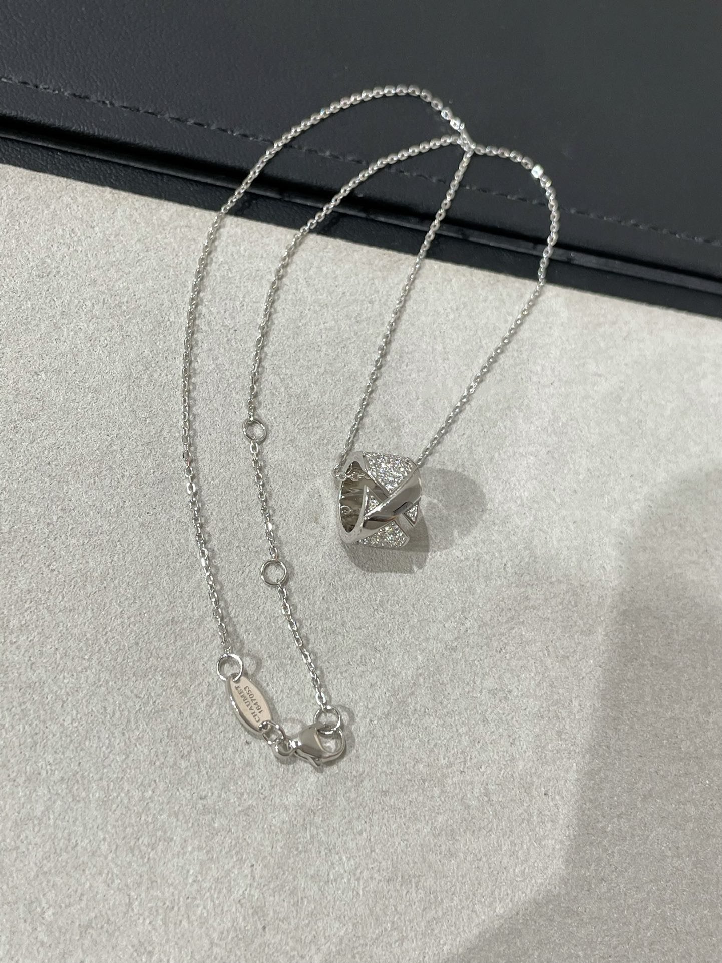 ˇGilded EraˇLIENS EVIDENCE DIAMOND PAVED NECKLACE
