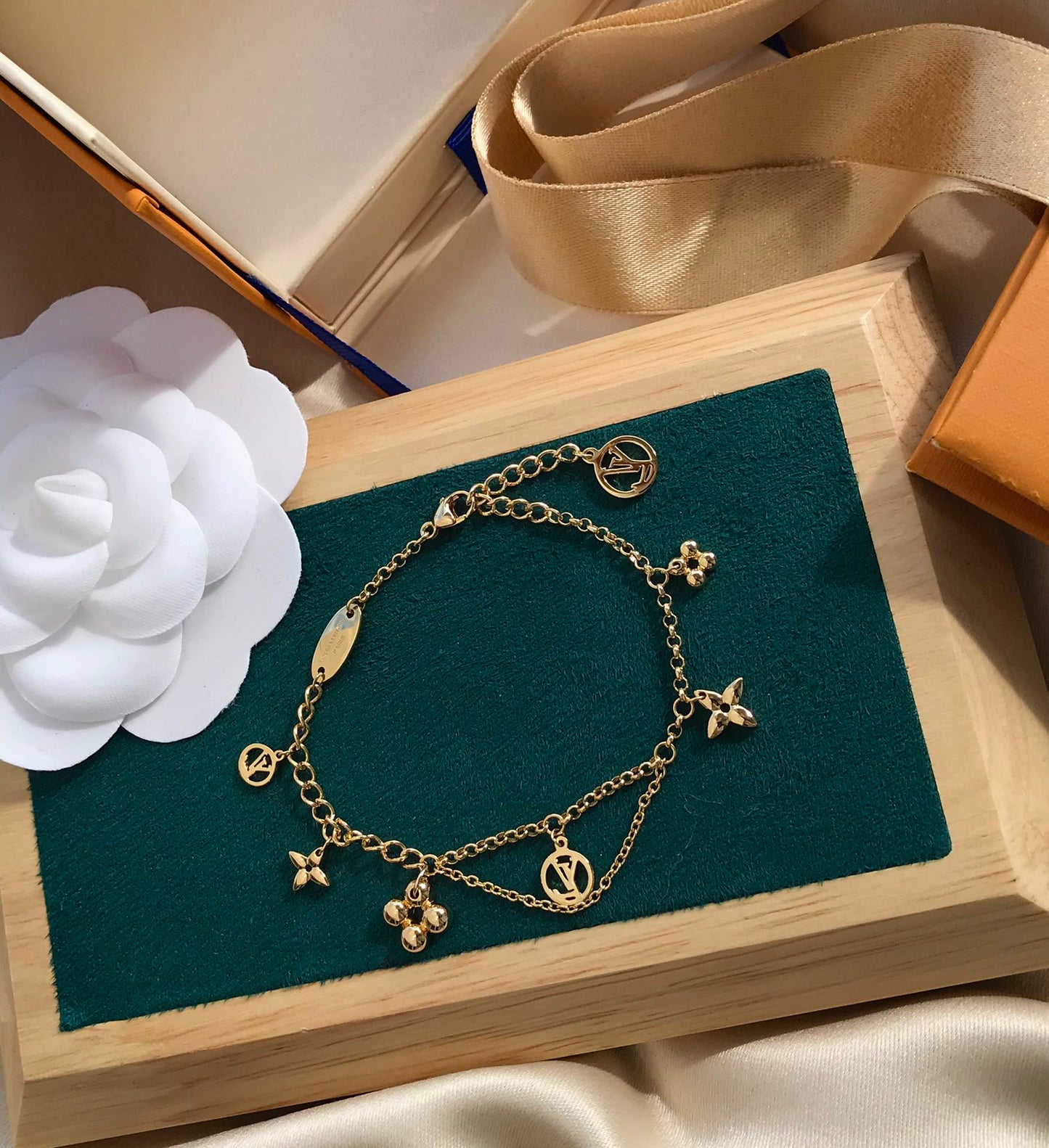ˇGilded EraˇBLOOMING PINK GOLD MOP BRACELET