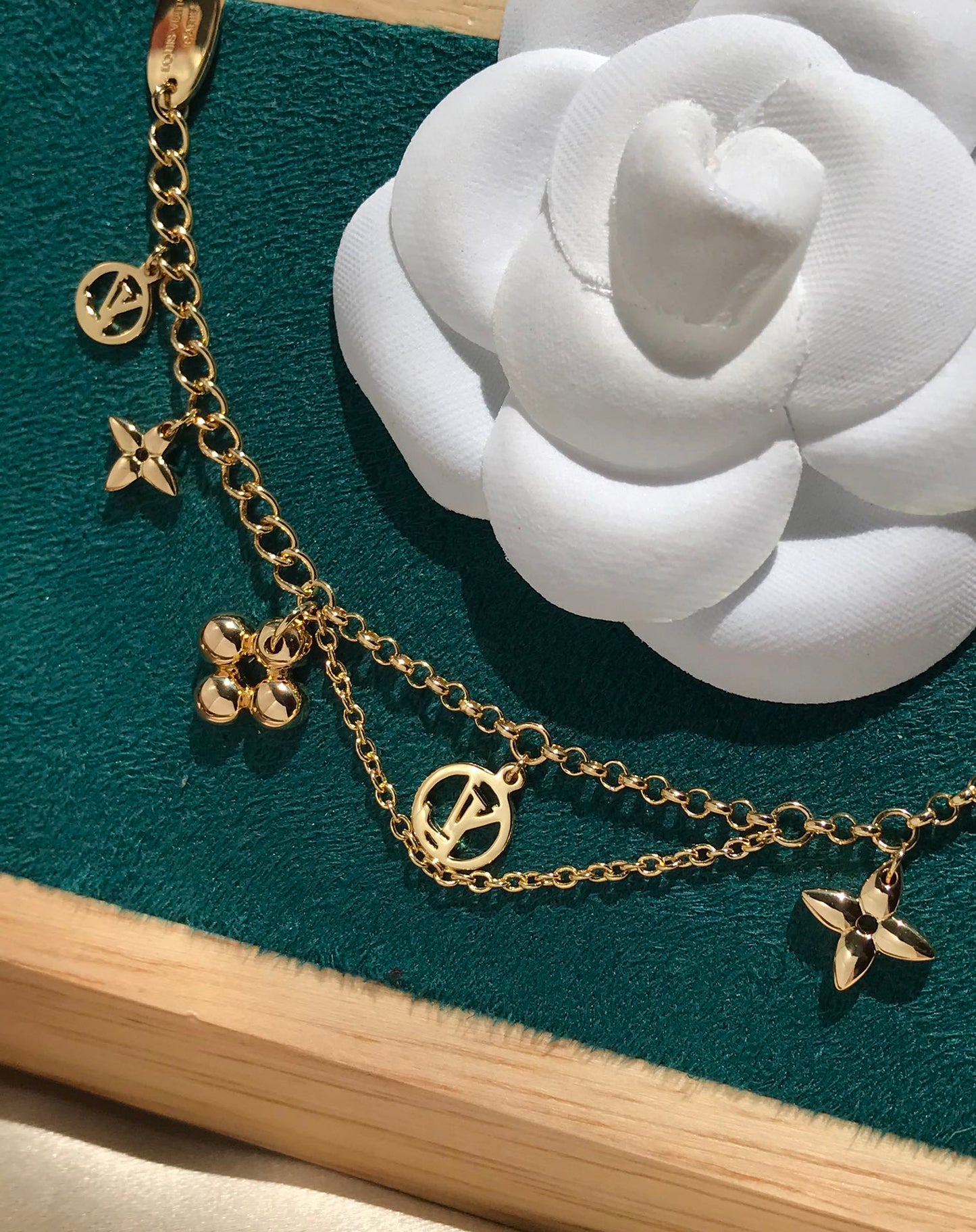 ˇGilded EraˇBLOOMING PINK GOLD MOP BRACELET