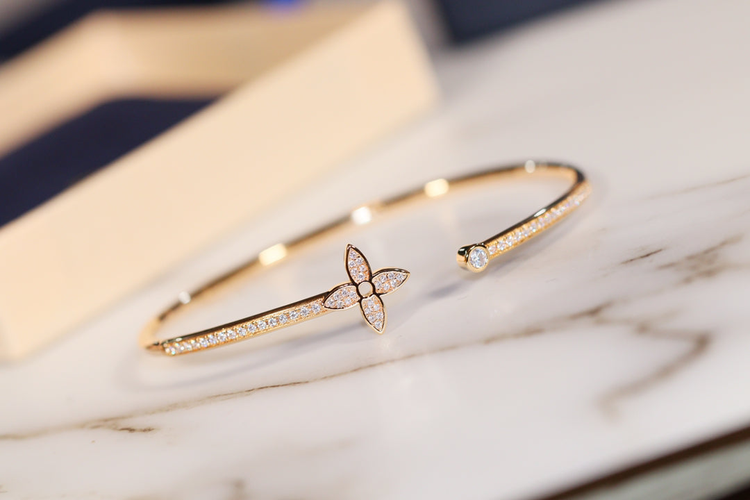 ˇGilded EraˇIDYLLE GOLD OPEN BRACELET DIAMOND PAVED