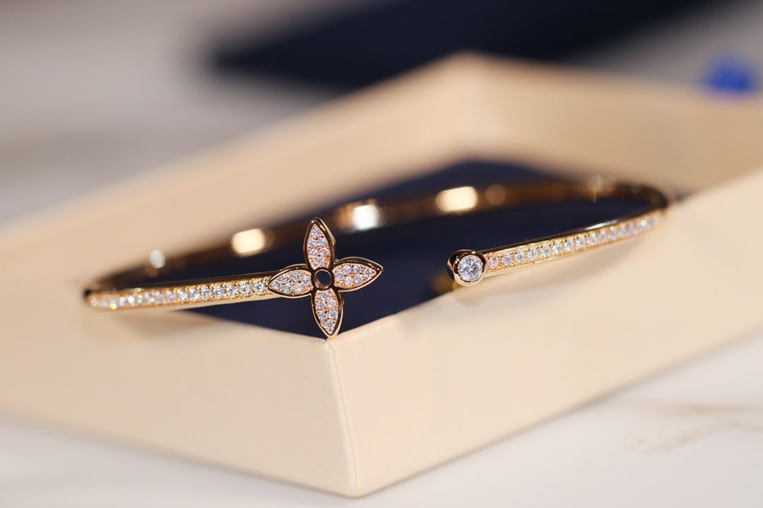 ˇGilded EraˇIDYLLE GOLD OPEN BRACELET DIAMOND PAVED