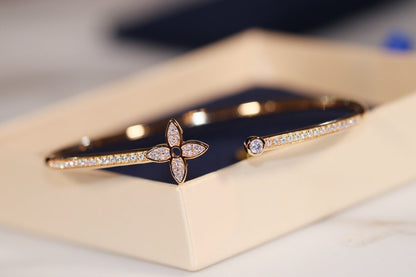 ˇGilded EraˇIDYLLE GOLD OPEN BRACELET DIAMOND PAVED