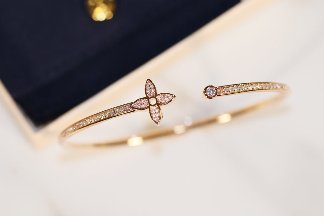 ˇGilded EraˇIDYLLE GOLD OPEN BRACELET DIAMOND PAVED
