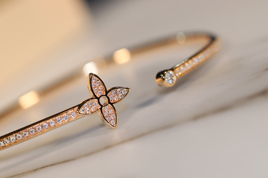 ˇGilded EraˇIDYLLE GOLD OPEN BRACELET DIAMOND PAVED