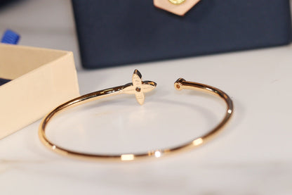 ˇGilded EraˇIDYLLE GOLD OPEN BRACELET DIAMOND PAVED