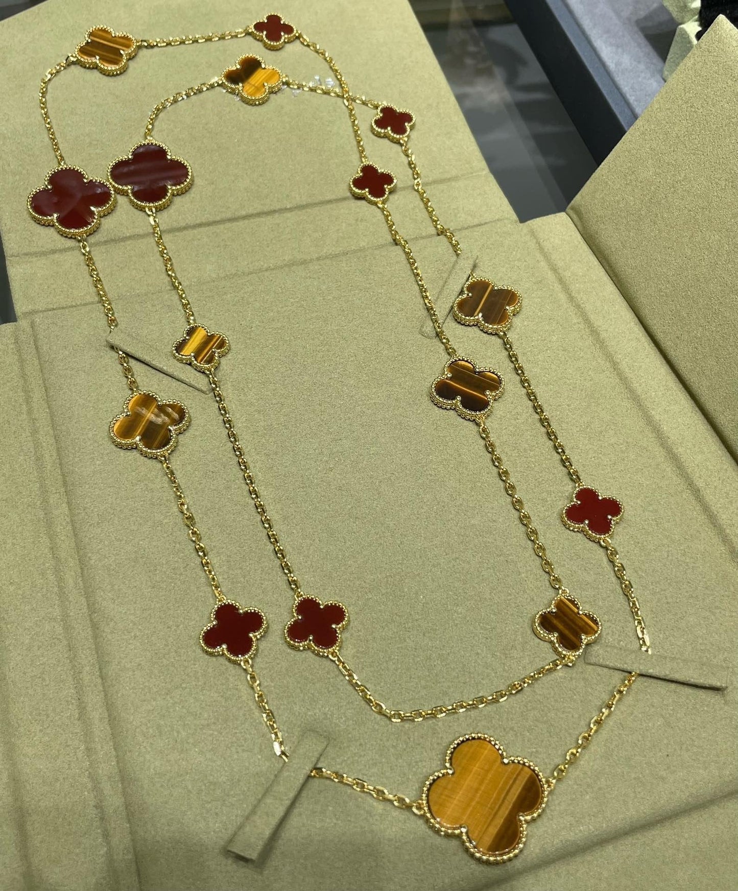 ˇGilded EraˇCLOVER 16 MOTIF CARNELIAN TIGER EYE ROSE GOLD NECKLACE