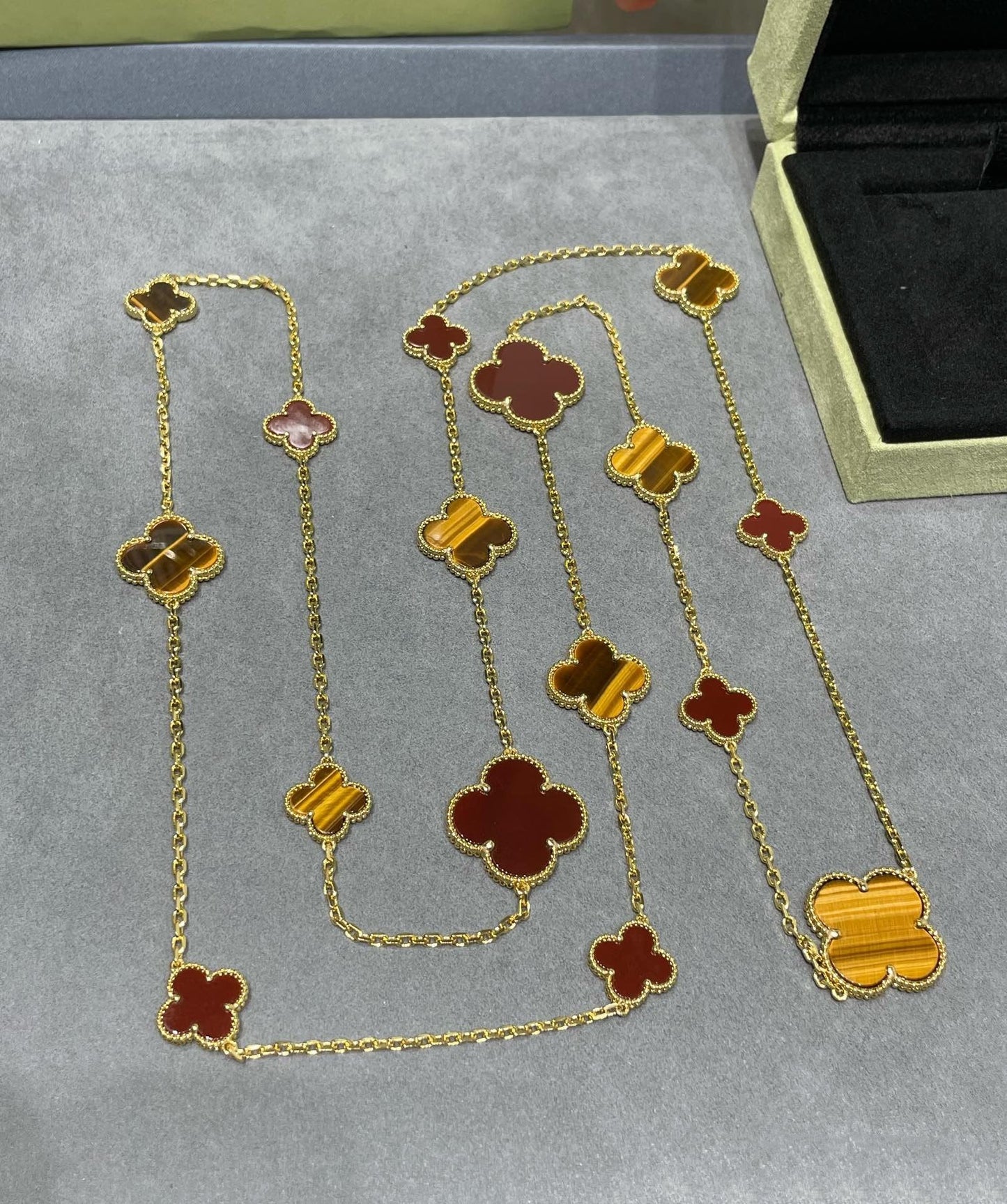 ˇGilded EraˇCLOVER 16 MOTIF CARNELIAN TIGER EYE ROSE GOLD NECKLACE