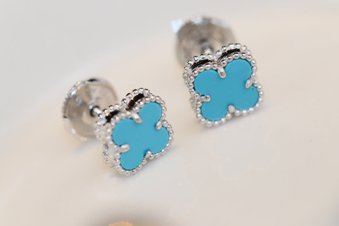 ˇGilded EraˇCLOVER MINI TURQUOISE SILVER STUD EARRINGS