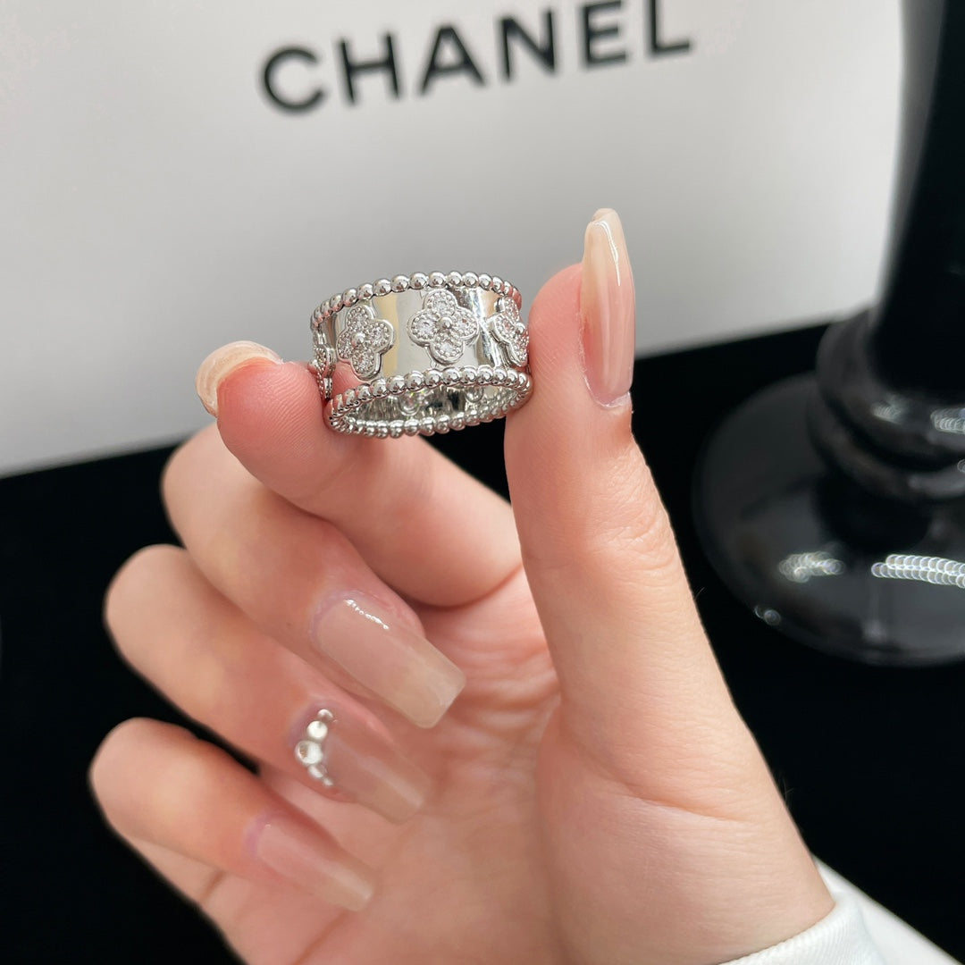 ˇGilded EraˇPERLEE DIAMOND LARGE RING
