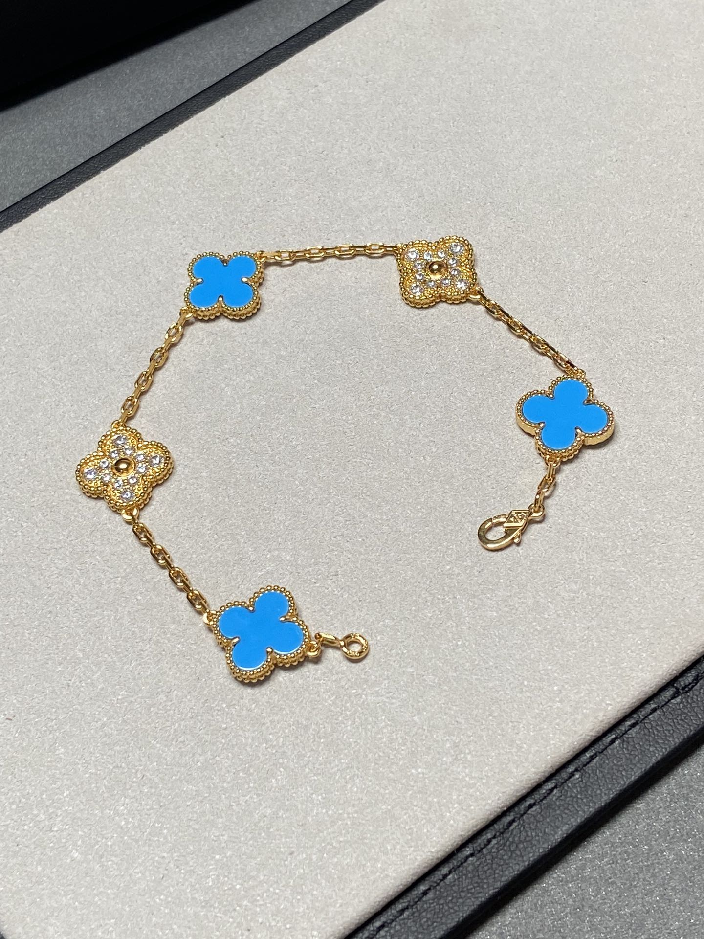 ˇGilded EraˇCLOVER 5 MOTIF BLUE CHALCEDONY DIAMOND GOLD BRACELET