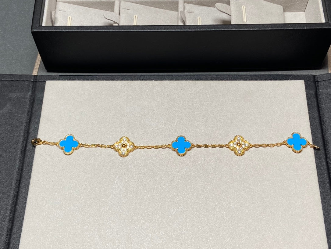 ˇGilded EraˇCLOVER 5 MOTIF BLUE CHALCEDONY DIAMOND GOLD BRACELET
