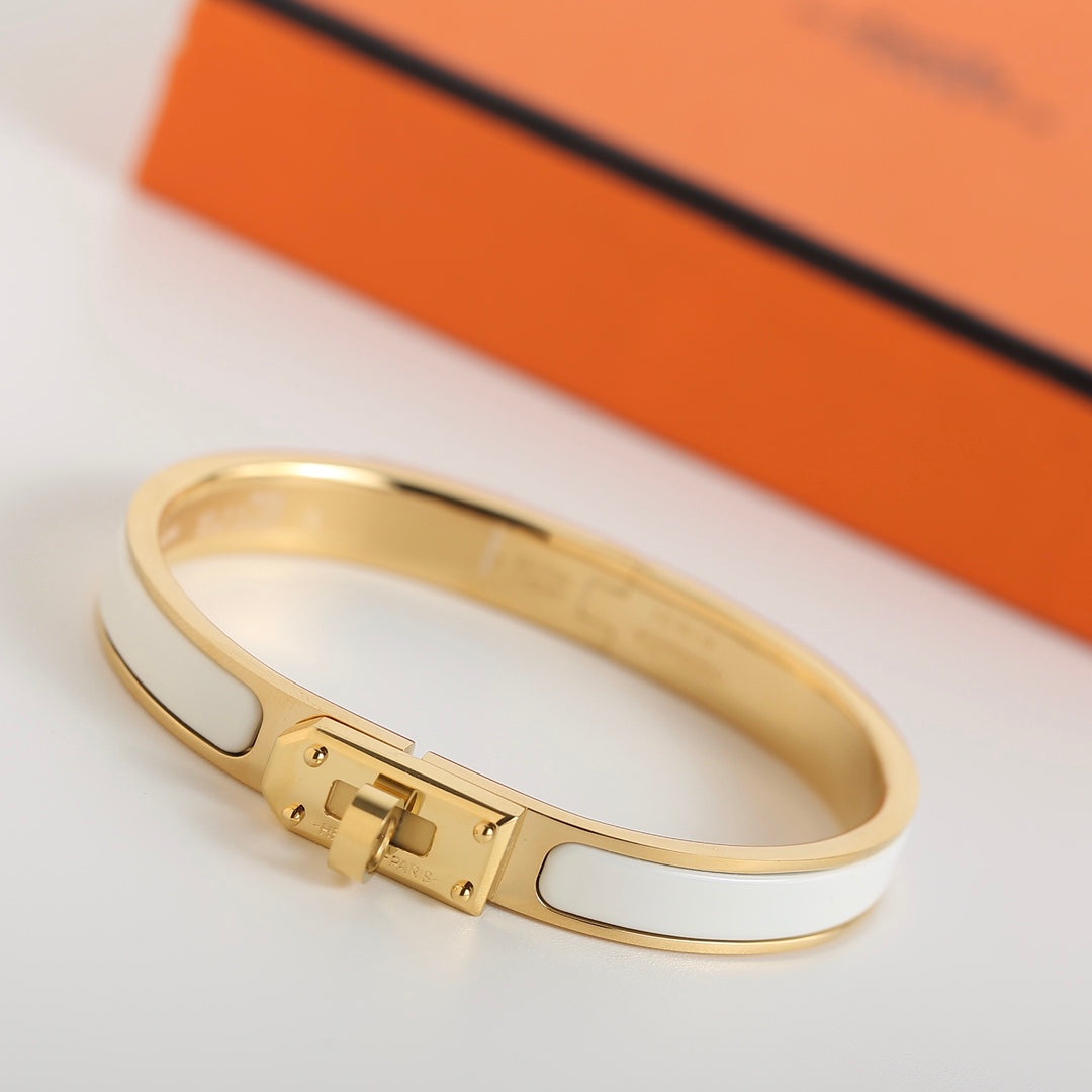 ˇGilded EraˇHM KELLY WHITE BRACELET
