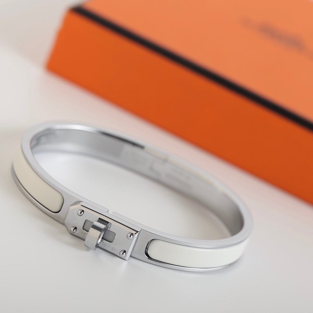 ˇGilded EraˇHM KELLY WHITE BRACELET