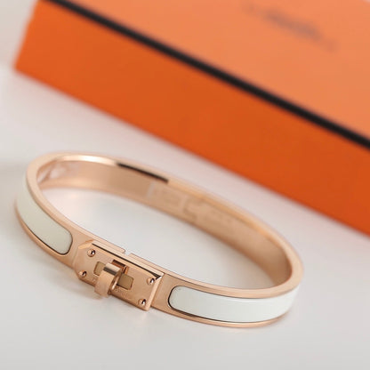 ˇGilded EraˇHM KELLY WHITE BRACELET