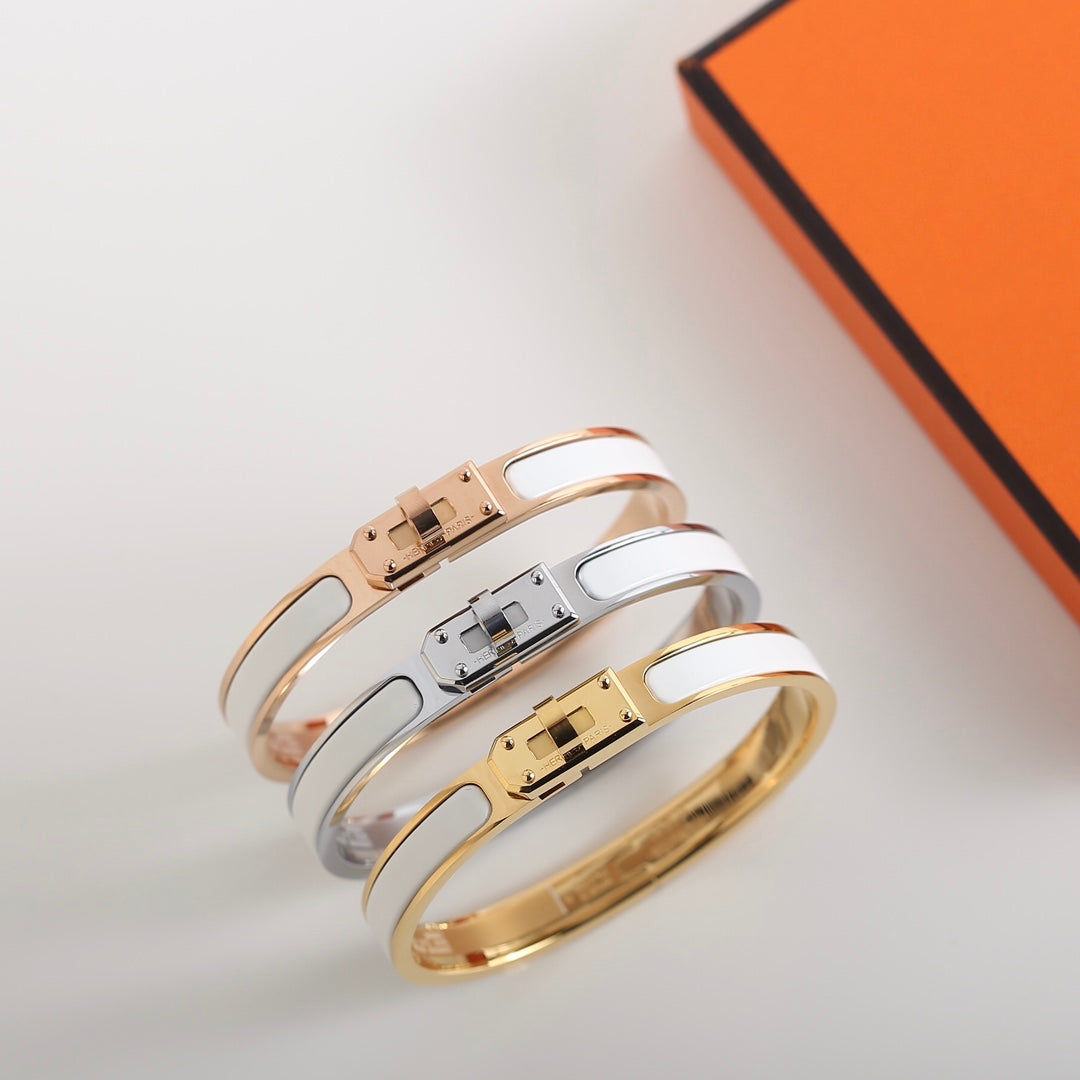 ˇGilded EraˇHM KELLY WHITE BRACELET