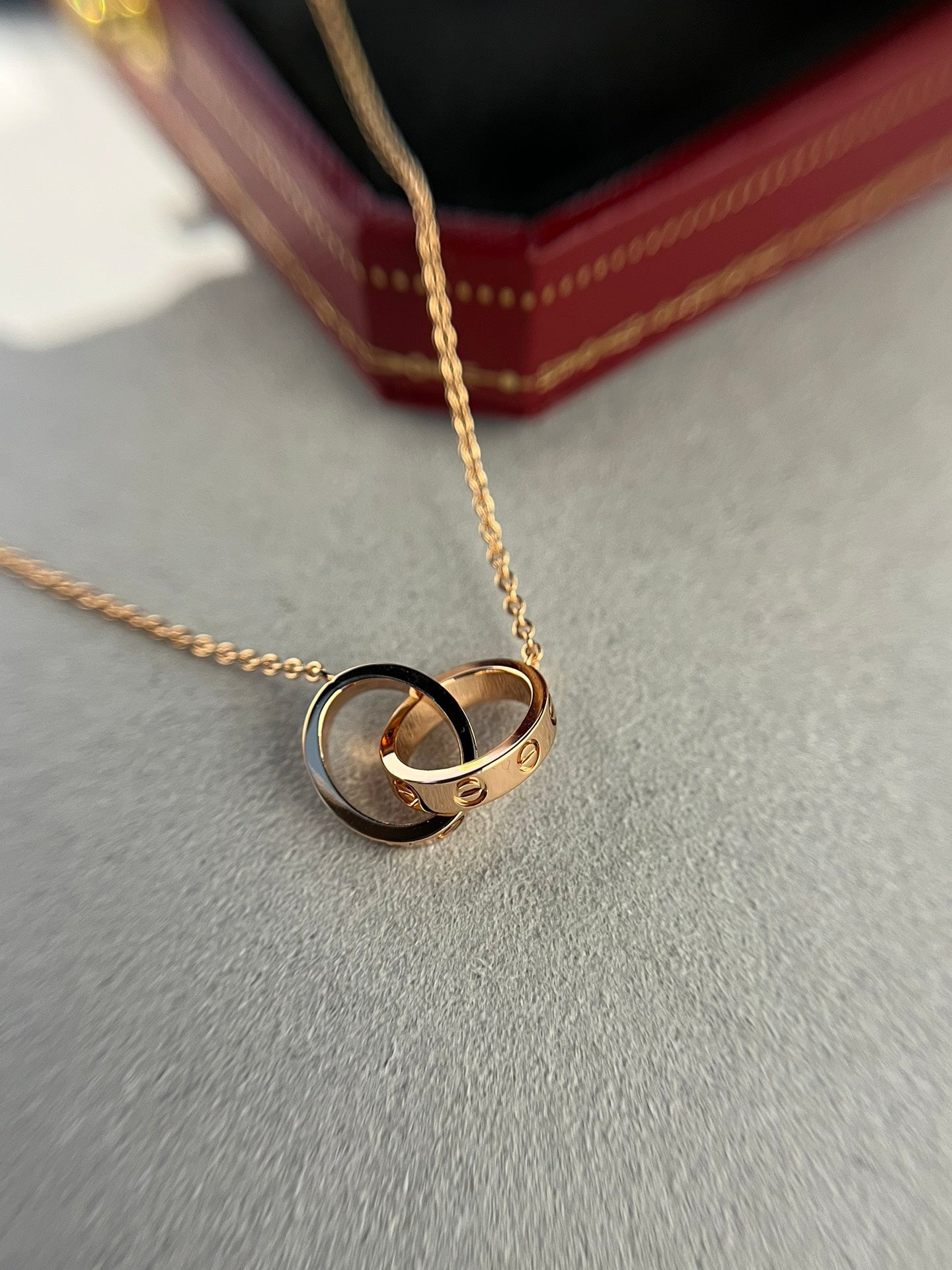 ˇGilded EraˇLOVE NECKLACE DOUBLE RING PINK GOLD