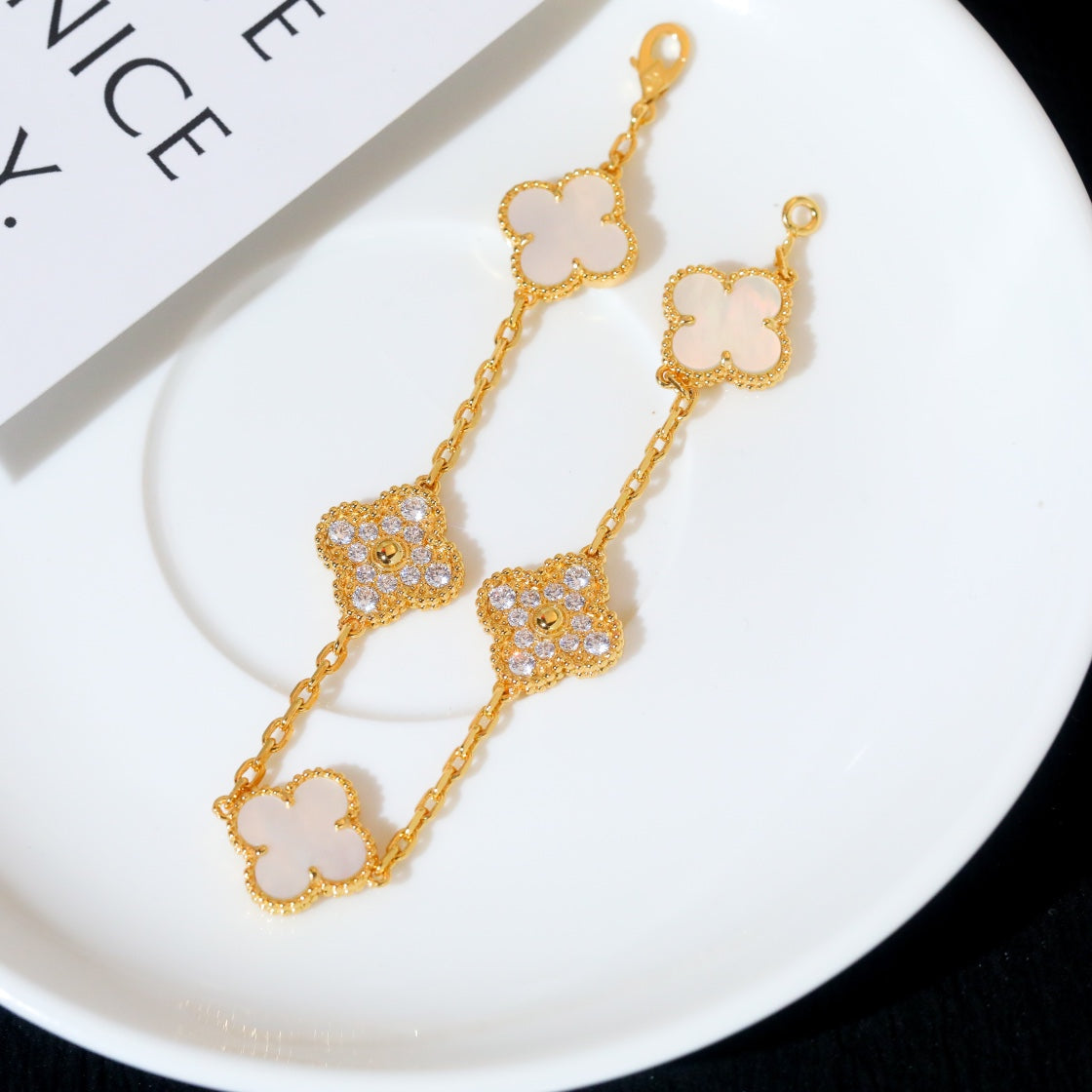 ˇGilded EraˇCLOVER BRACELET 5 MOTIF WHITE MOP DIAMOND