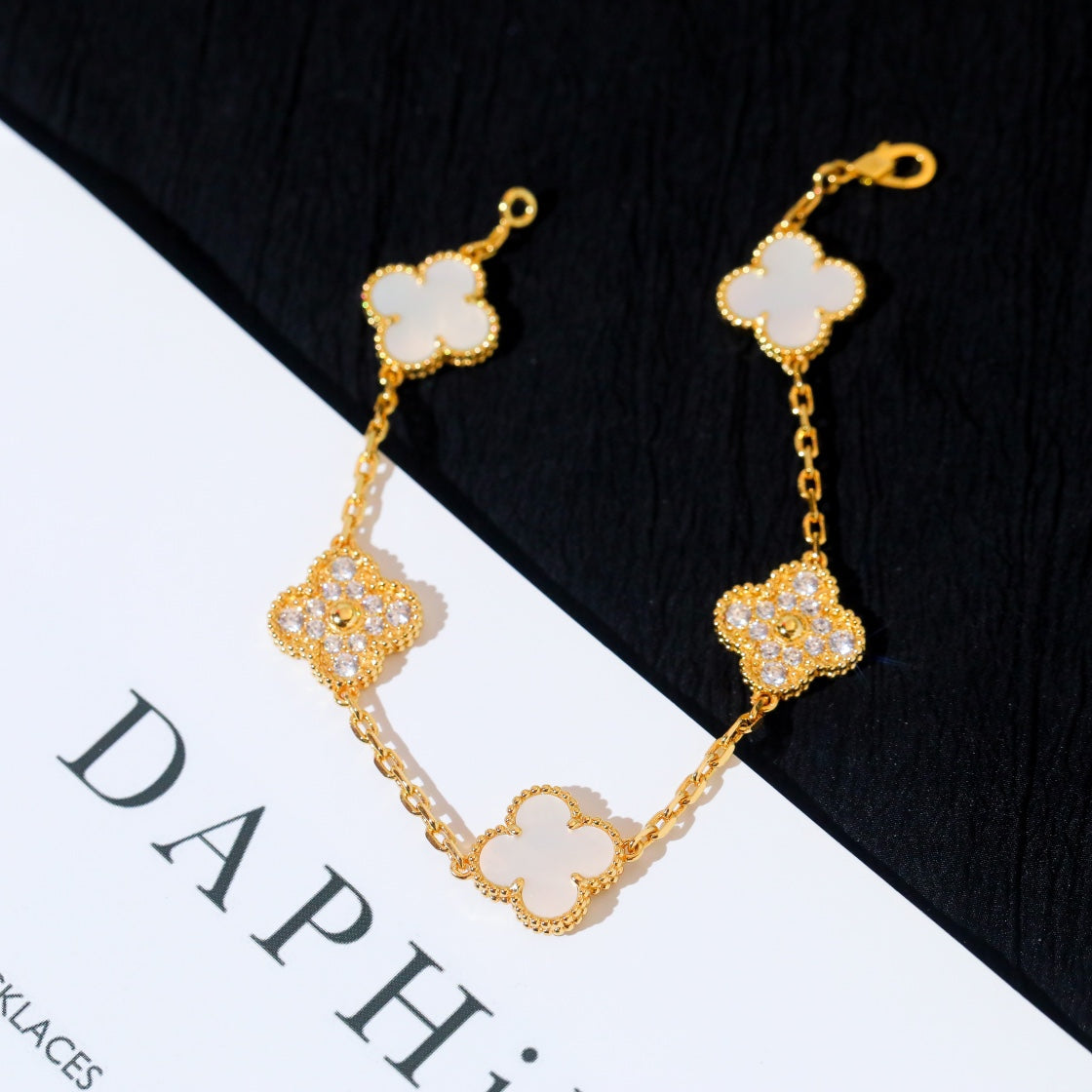 ˇGilded EraˇCLOVER BRACELET 5 MOTIF WHITE MOP DIAMOND