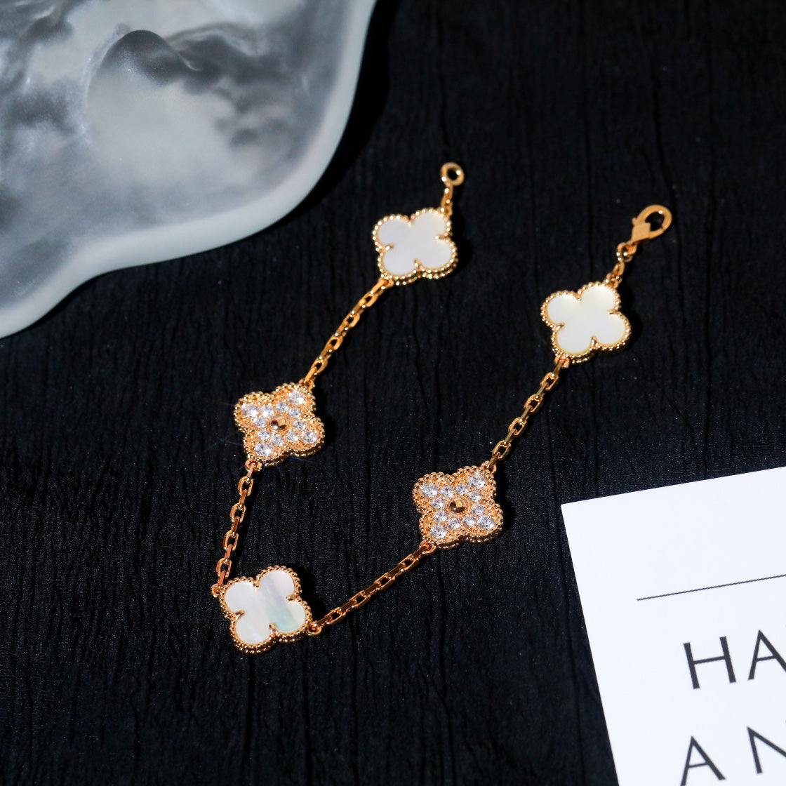 ˇGilded EraˇCLOVER BRACELET 5 MOTIF WHITE MOP DIAMOND