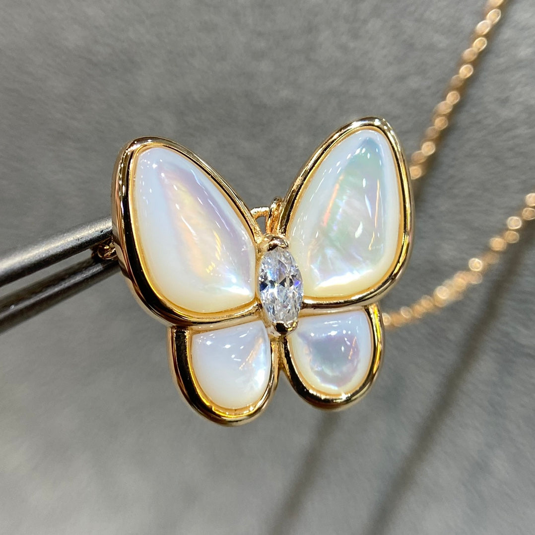 ˇGilded EraˇBUTTERFLY MOP DIAMOND NECKLACE