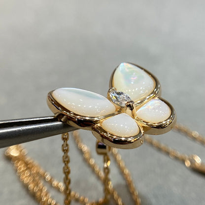 ˇGilded EraˇBUTTERFLY MOP DIAMOND NECKLACE